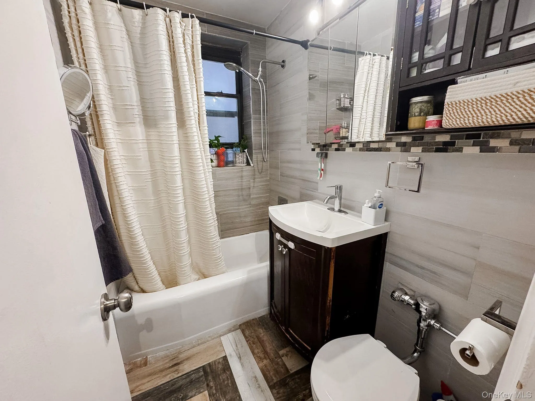 83-25 98th Street, New York, NY, 2 Bedrooms Bedrooms, 5 Rooms Rooms,1 BathroomBathrooms,Residential,For Rent,98th,0,986438 83-25 98th Street, New York, NY, 2 Bedrooms Bedrooms, 5 Rooms Rooms,1 BathroomBathrooms,Residential,For Rent,98th,0,986438