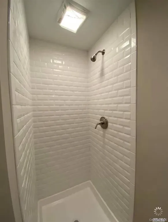 201 Higbie Lane, Islip, NY, 1 Bedroom Bedrooms, 3 Rooms Rooms,1 BathroomBathrooms,Residential Lease,For Rent,Higbie,0,986442 201 Higbie Lane, Islip, NY, 1 Bedroom Bedrooms, 3 Rooms Rooms,1 BathroomBathrooms,Residential Lease,For Rent,Higbie,0,986442