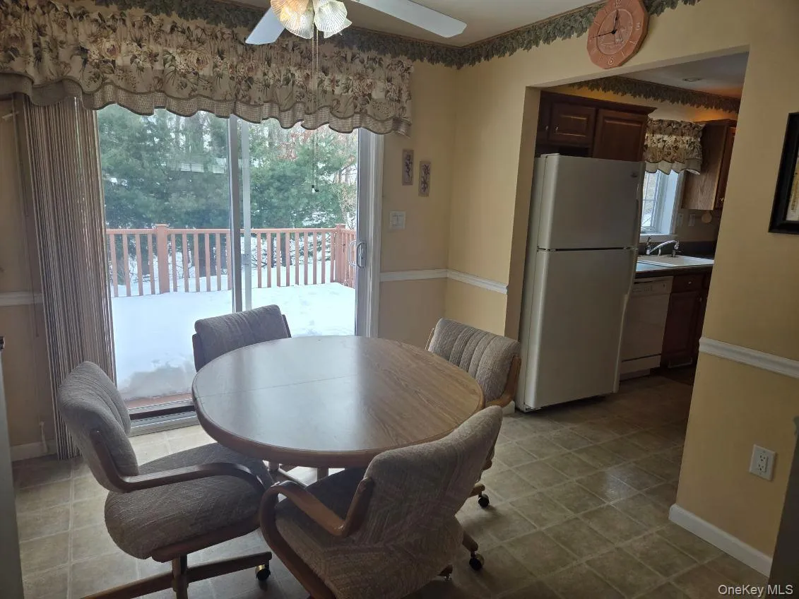 1407 Middle Road, Riverhead, NY, 3 Bedrooms Bedrooms, 6 Rooms Rooms,2 BathroomsBathrooms,Residential Sale,For Rent,Middle,0,986510 1407 Middle Road, Riverhead, NY, 3 Bedrooms Bedrooms, 6 Rooms Rooms,2 BathroomsBathrooms,Residential Sale,For Rent,Middle,0,986510