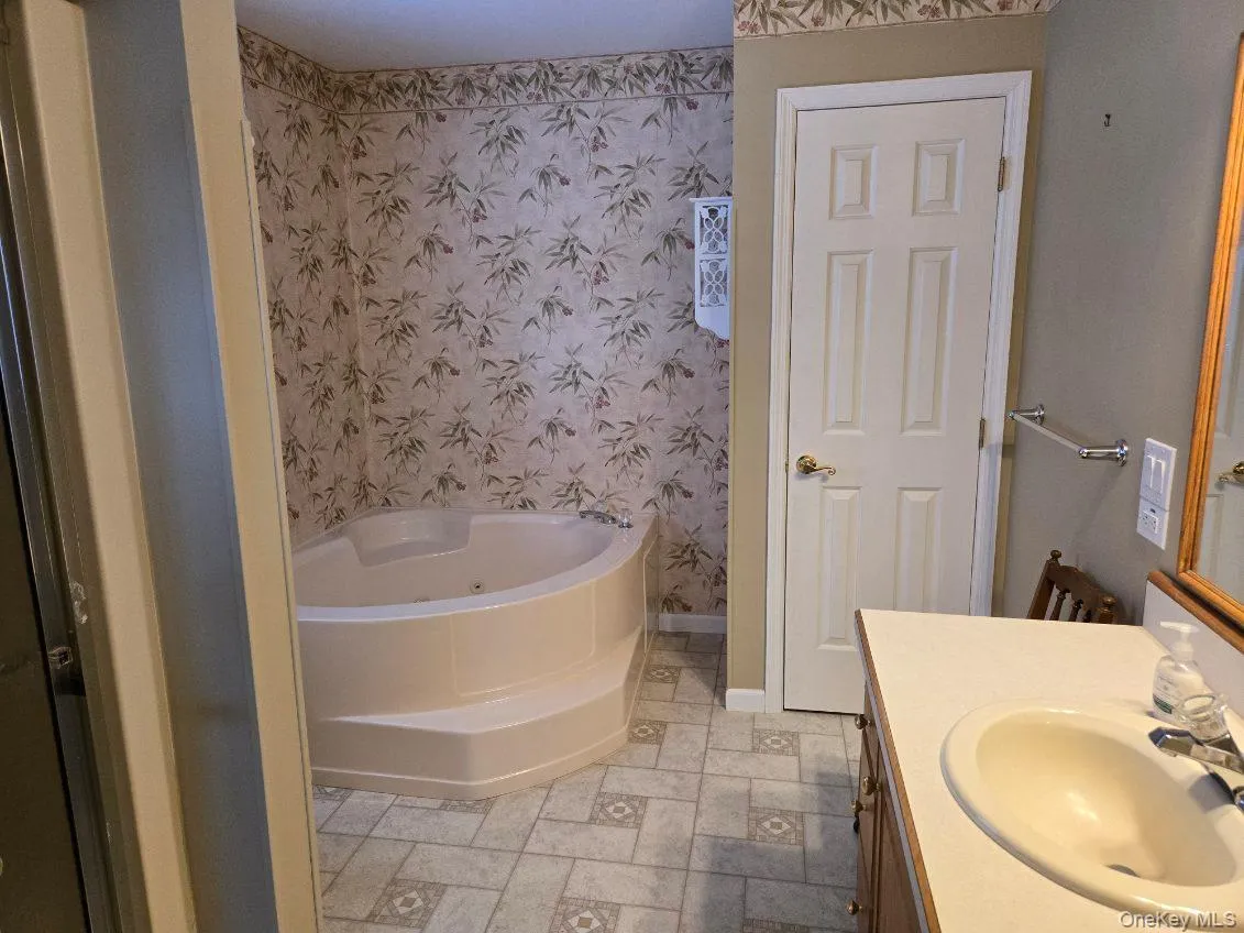 1407 Middle Road, Riverhead, NY, 3 Bedrooms Bedrooms, 6 Rooms Rooms,2 BathroomsBathrooms,Residential Sale,For Rent,Middle,0,986510 1407 Middle Road, Riverhead, NY, 3 Bedrooms Bedrooms, 6 Rooms Rooms,2 BathroomsBathrooms,Residential Sale,For Rent,Middle,0,986510