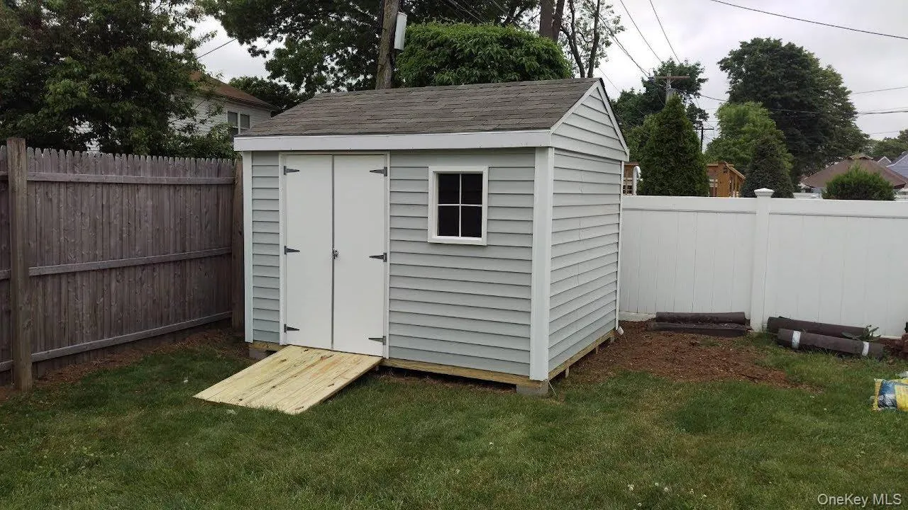 15 Falcon Lane, Hempstead, NY, 6 Bedrooms Bedrooms, 12 Rooms Rooms,3 BathroomsBathrooms,Residential Sale,For Rent,Falcon,0,986513 15 Falcon Lane, Hempstead, NY, 6 Bedrooms Bedrooms, 12 Rooms Rooms,3 BathroomsBathrooms,Residential Sale,For Rent,Falcon,0,986513