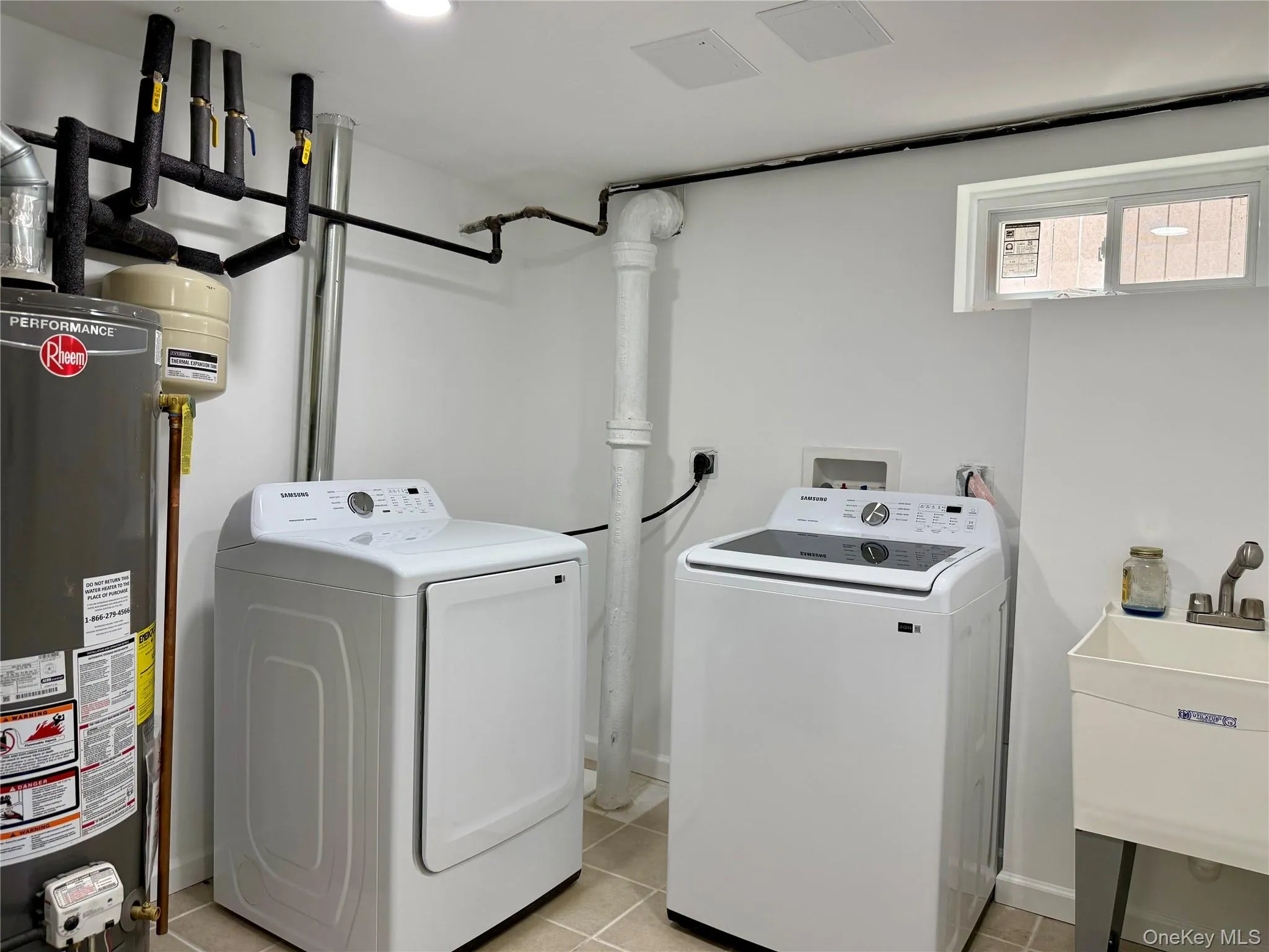 48 79th Avenue, North Hempstead, NY, 3 Bedrooms Bedrooms, 5 Rooms Rooms,2 BathroomsBathrooms,Residential Lease,For Rent,79th,0,986522 48 79th Avenue, North Hempstead, NY, 3 Bedrooms Bedrooms, 5 Rooms Rooms,2 BathroomsBathrooms,Residential Lease,For Rent,79th,0,986522