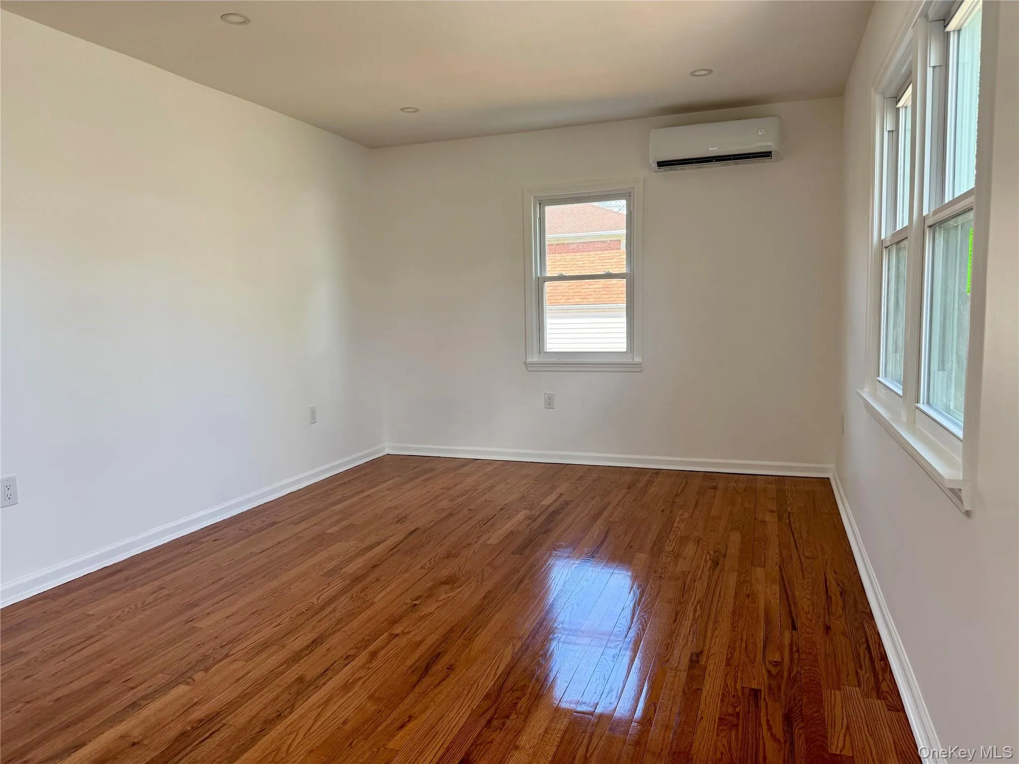 48 79th Avenue, North Hempstead, NY, 3 Bedrooms Bedrooms, 5 Rooms Rooms,2 BathroomsBathrooms,Residential Lease,For Rent,79th,0,986522 48 79th Avenue, North Hempstead, NY, 3 Bedrooms Bedrooms, 5 Rooms Rooms,2 BathroomsBathrooms,Residential Lease,For Rent,79th,0,986522