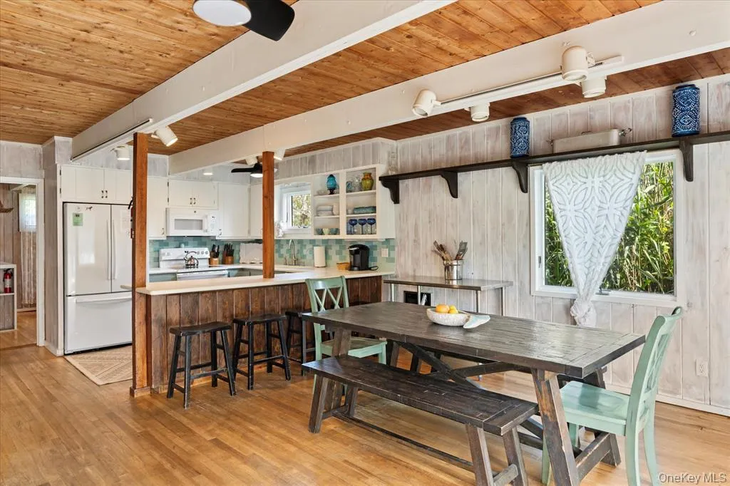 17 Bungalow Walk, Islip, NY, 4 Bedrooms Bedrooms, 6 Rooms Rooms,2 BathroomsBathrooms,Residential,For Rent,Bungalow,0,986562 17 Bungalow Walk, Islip, NY, 4 Bedrooms Bedrooms, 6 Rooms Rooms,2 BathroomsBathrooms,Residential,For Rent,Bungalow,0,986562