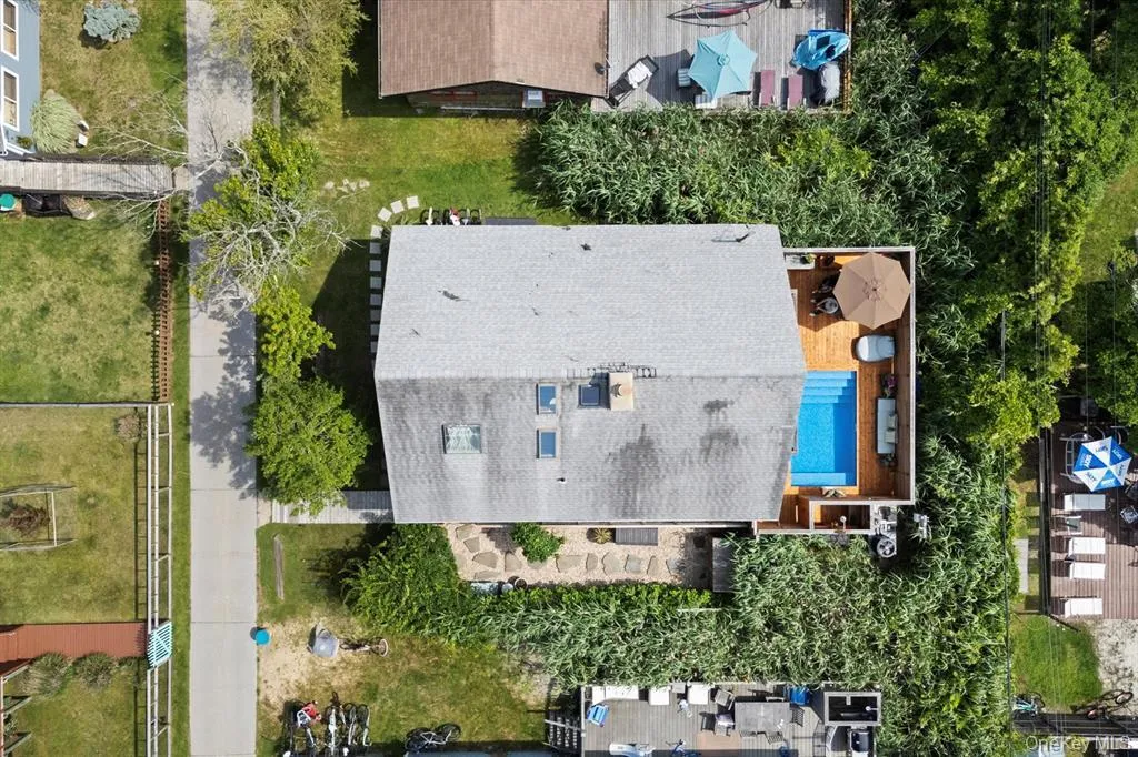 17 Bungalow Walk, Islip, NY, 4 Bedrooms Bedrooms, 6 Rooms Rooms,2 BathroomsBathrooms,Residential,For Rent,Bungalow,0,986562 17 Bungalow Walk, Islip, NY, 4 Bedrooms Bedrooms, 6 Rooms Rooms,2 BathroomsBathrooms,Residential,For Rent,Bungalow,0,986562