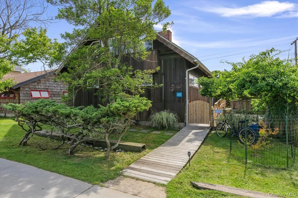 17 Bungalow Walk, Islip, NY, 4 Bedrooms Bedrooms, 6 Rooms Rooms,2 BathroomsBathrooms,Residential,For Rent,Bungalow,0,986562 17 Bungalow Walk, Islip, NY, 4 Bedrooms Bedrooms, 6 Rooms Rooms,2 BathroomsBathrooms,Residential,For Rent,Bungalow,0,986562
