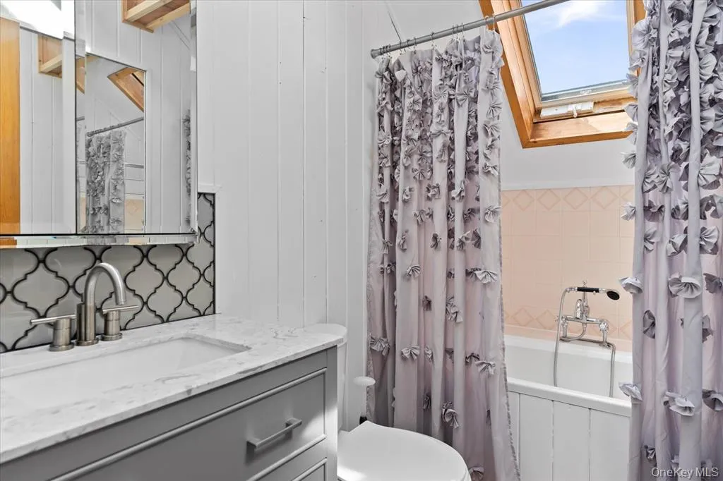 17 Bungalow Walk, Islip, NY, 4 Bedrooms Bedrooms, 6 Rooms Rooms,2 BathroomsBathrooms,Residential,For Rent,Bungalow,0,986562 17 Bungalow Walk, Islip, NY, 4 Bedrooms Bedrooms, 6 Rooms Rooms,2 BathroomsBathrooms,Residential,For Rent,Bungalow,0,986562