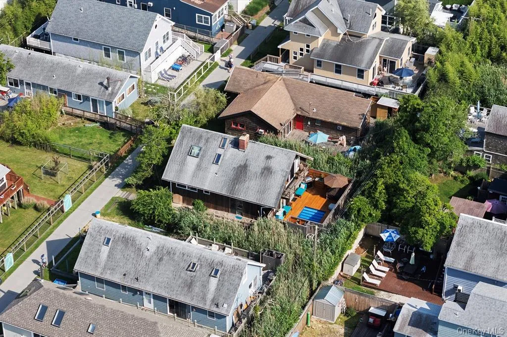17 Bungalow Walk, Islip, NY, 4 Bedrooms Bedrooms, 6 Rooms Rooms,2 BathroomsBathrooms,Residential,For Rent,Bungalow,0,986562 17 Bungalow Walk, Islip, NY, 4 Bedrooms Bedrooms, 6 Rooms Rooms,2 BathroomsBathrooms,Residential,For Rent,Bungalow,0,986562