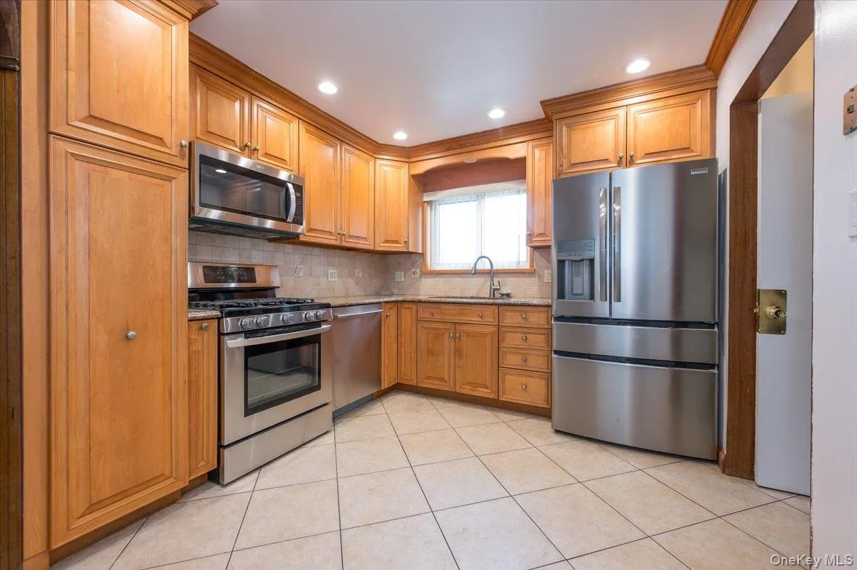 8019 149th Avenue, New York, NY, 3 Bedrooms Bedrooms, 7 Rooms Rooms,2 BathroomsBathrooms,Residential Lease,For Rent,149th,0,986599 8019 149th Avenue, New York, NY, 3 Bedrooms Bedrooms, 7 Rooms Rooms,2 BathroomsBathrooms,Residential Lease,For Rent,149th,0,986599