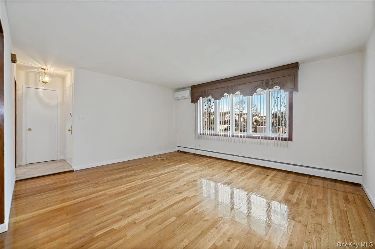 8019 149th Avenue, New York, NY, 3 Bedrooms Bedrooms, 7 Rooms Rooms,2 BathroomsBathrooms,Residential Lease,For Rent,149th,0,986599 8019 149th Avenue, New York, NY, 3 Bedrooms Bedrooms, 7 Rooms Rooms,2 BathroomsBathrooms,Residential Lease,For Rent,149th,0,986599