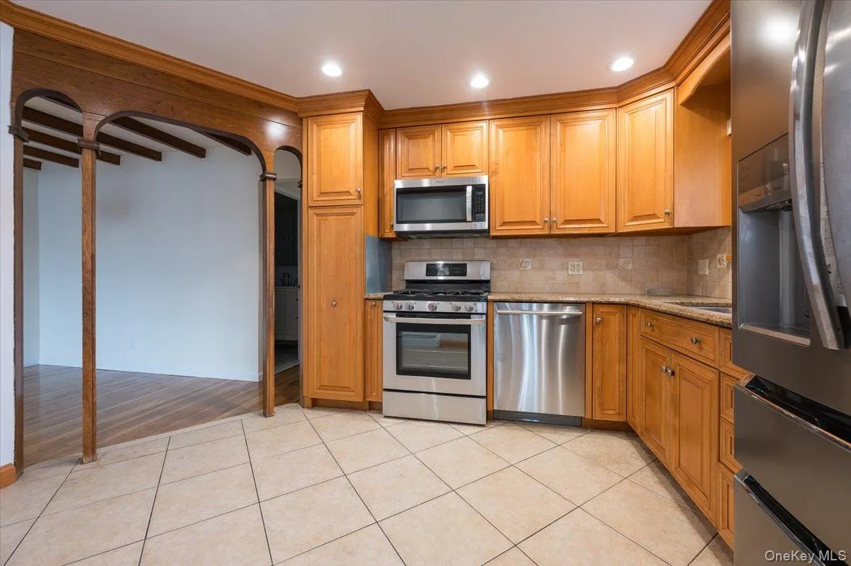 8019 149th Avenue, New York, NY, 3 Bedrooms Bedrooms, 7 Rooms Rooms,2 BathroomsBathrooms,Residential Lease,For Rent,149th,0,986599 8019 149th Avenue, New York, NY, 3 Bedrooms Bedrooms, 7 Rooms Rooms,2 BathroomsBathrooms,Residential Lease,For Rent,149th,0,986599