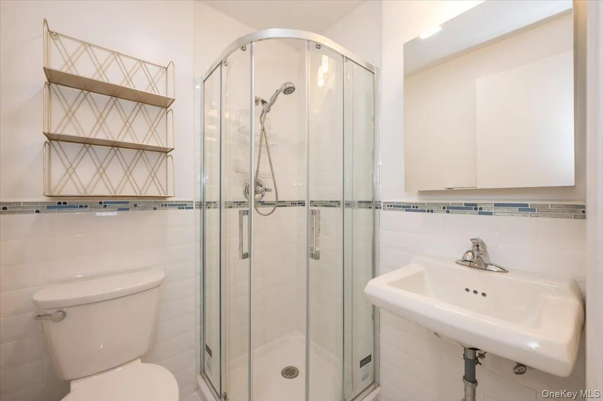 8019 149th Avenue, New York, NY, 3 Bedrooms Bedrooms, 7 Rooms Rooms,2 BathroomsBathrooms,Residential Lease,For Rent,149th,0,986599 8019 149th Avenue, New York, NY, 3 Bedrooms Bedrooms, 7 Rooms Rooms,2 BathroomsBathrooms,Residential Lease,For Rent,149th,0,986599