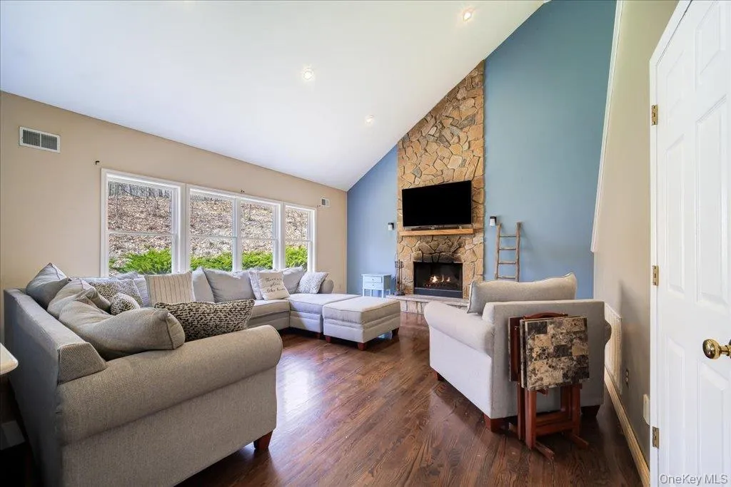 17 Long View Drive, Minisink, NY, 4 Bedrooms Bedrooms, 13 Rooms Rooms,2 BathroomsBathrooms,Residential,For Rent,Long View,0,986601 17 Long View Drive, Minisink, NY, 4 Bedrooms Bedrooms, 13 Rooms Rooms,2 BathroomsBathrooms,Residential,For Rent,Long View,0,986601