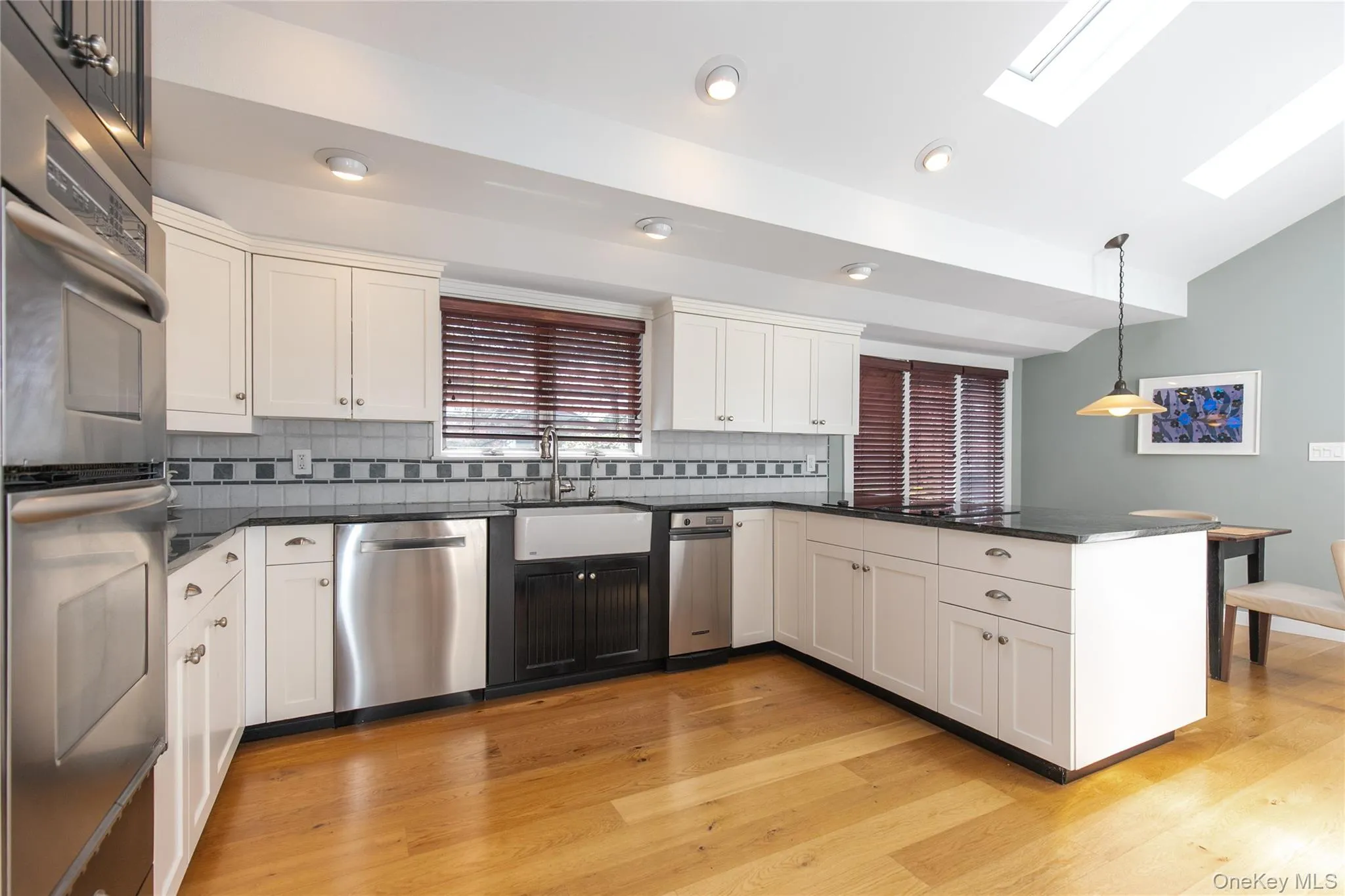 20 OLD FARM Road, North Hempstead, NY, 5 Bedrooms Bedrooms, 9 Rooms Rooms,2 BathroomsBathrooms,Residential Sale,For Rent,OLD FARM,0,986606 20 OLD FARM Road, North Hempstead, NY, 5 Bedrooms Bedrooms, 9 Rooms Rooms,2 BathroomsBathrooms,Residential Sale,For Rent,OLD FARM,0,986606