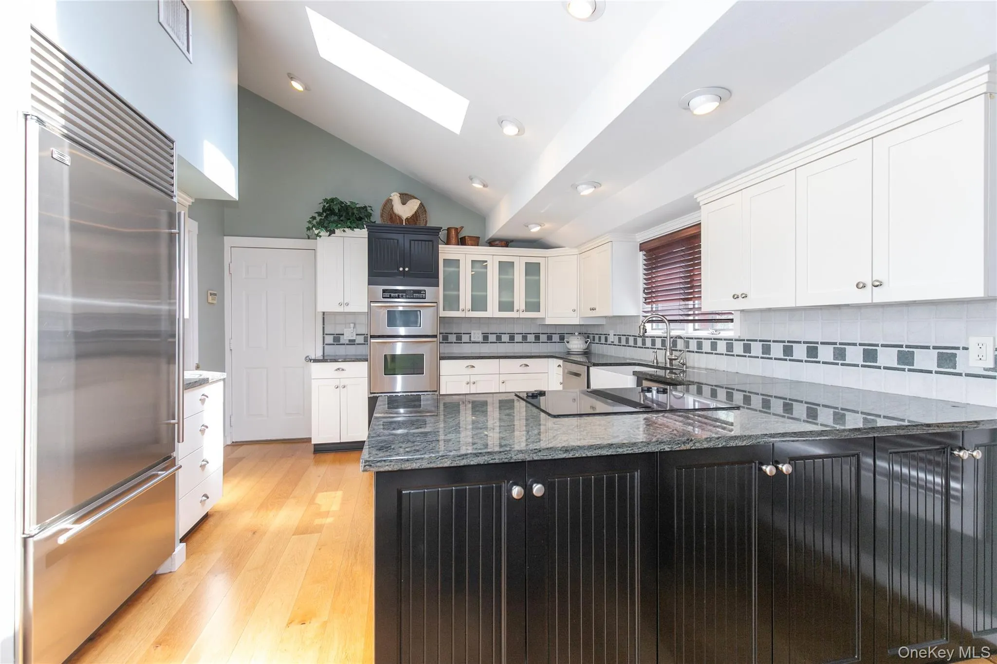 20 OLD FARM Road, North Hempstead, NY, 5 Bedrooms Bedrooms, 9 Rooms Rooms,2 BathroomsBathrooms,Residential Sale,For Rent,OLD FARM,0,986606 20 OLD FARM Road, North Hempstead, NY, 5 Bedrooms Bedrooms, 9 Rooms Rooms,2 BathroomsBathrooms,Residential Sale,For Rent,OLD FARM,0,986606