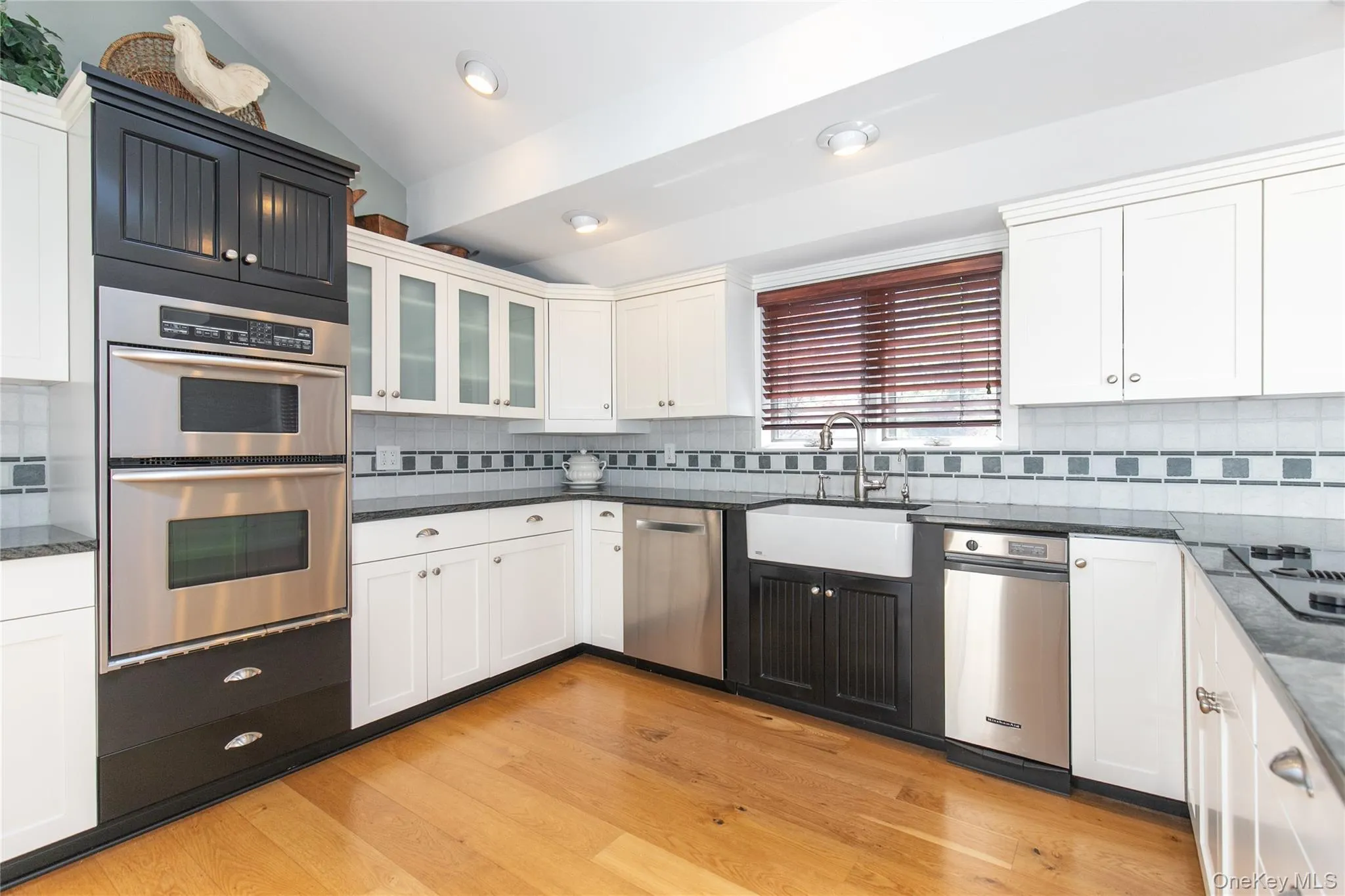 20 OLD FARM Road, North Hempstead, NY, 5 Bedrooms Bedrooms, 9 Rooms Rooms,2 BathroomsBathrooms,Residential Sale,For Rent,OLD FARM,0,986606 20 OLD FARM Road, North Hempstead, NY, 5 Bedrooms Bedrooms, 9 Rooms Rooms,2 BathroomsBathrooms,Residential Sale,For Rent,OLD FARM,0,986606