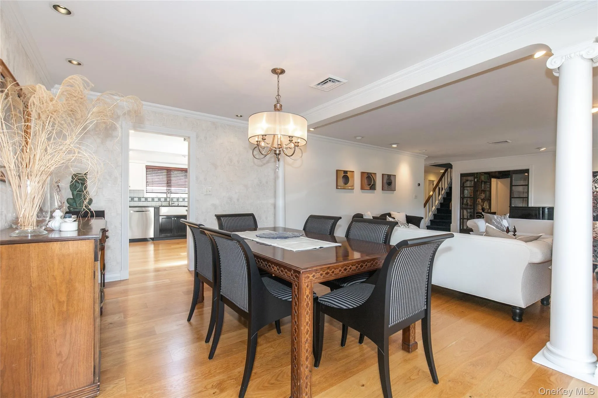20 OLD FARM Road, North Hempstead, NY, 5 Bedrooms Bedrooms, 9 Rooms Rooms,2 BathroomsBathrooms,Residential Sale,For Rent,OLD FARM,0,986606 20 OLD FARM Road, North Hempstead, NY, 5 Bedrooms Bedrooms, 9 Rooms Rooms,2 BathroomsBathrooms,Residential Sale,For Rent,OLD FARM,0,986606
