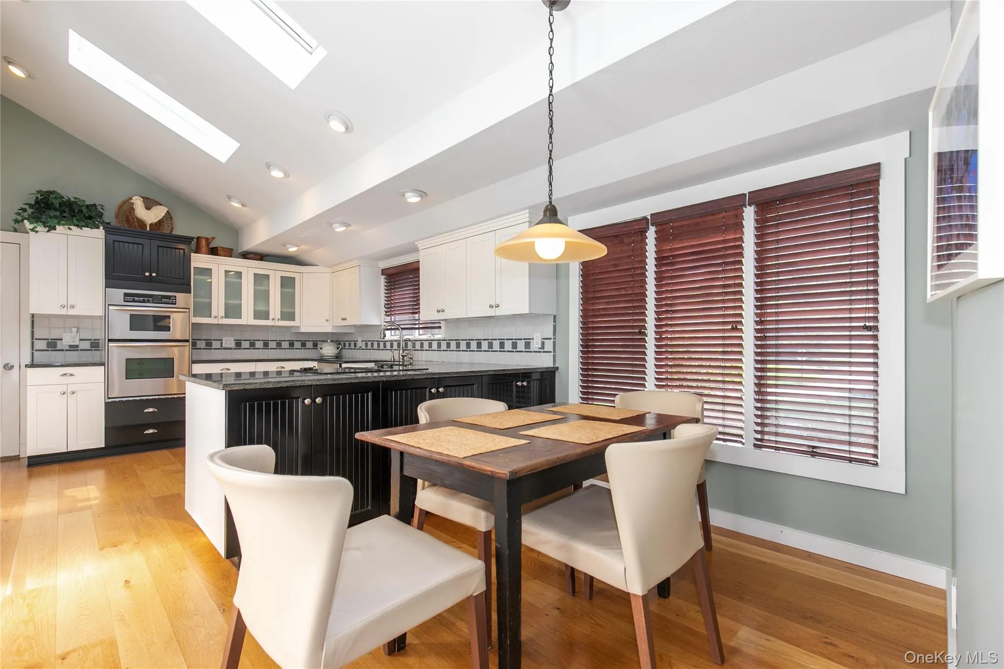 20 OLD FARM Road, North Hempstead, NY, 5 Bedrooms Bedrooms, 9 Rooms Rooms,2 BathroomsBathrooms,Residential Sale,For Rent,OLD FARM,0,986606 20 OLD FARM Road, North Hempstead, NY, 5 Bedrooms Bedrooms, 9 Rooms Rooms,2 BathroomsBathrooms,Residential Sale,For Rent,OLD FARM,0,986606