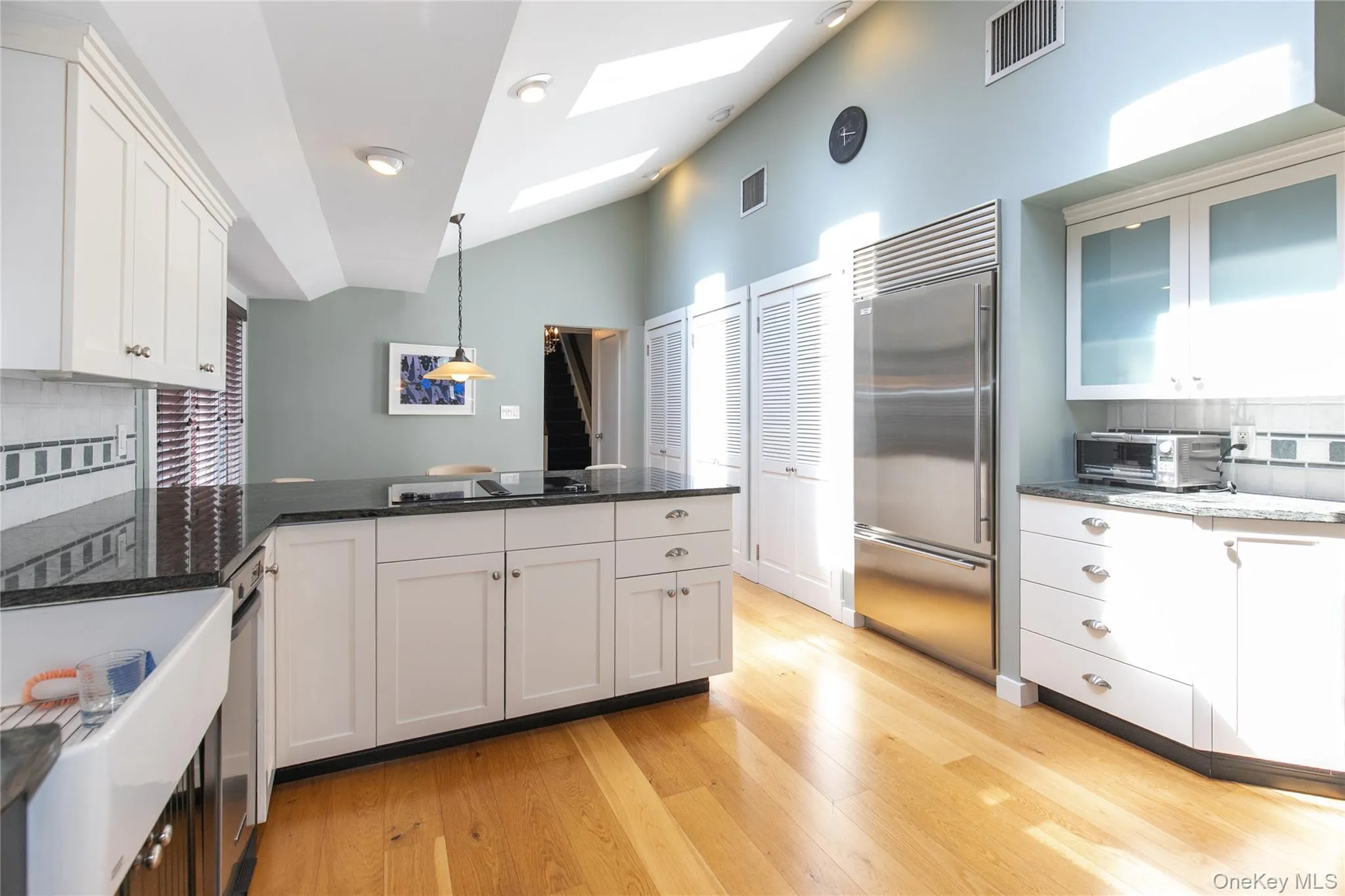 20 OLD FARM Road, North Hempstead, NY, 5 Bedrooms Bedrooms, 9 Rooms Rooms,2 BathroomsBathrooms,Residential Sale,For Rent,OLD FARM,0,986606 20 OLD FARM Road, North Hempstead, NY, 5 Bedrooms Bedrooms, 9 Rooms Rooms,2 BathroomsBathrooms,Residential Sale,For Rent,OLD FARM,0,986606