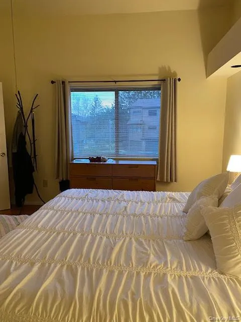 40 Aspen Court, Clarkstown, NY, 2 Bedrooms Bedrooms, 5 Rooms Rooms,1 BathroomBathrooms,Residential Lease,For Rent,Aspen,0,986614 40 Aspen Court, Clarkstown, NY, 2 Bedrooms Bedrooms, 5 Rooms Rooms,1 BathroomBathrooms,Residential Lease,For Rent,Aspen,0,986614