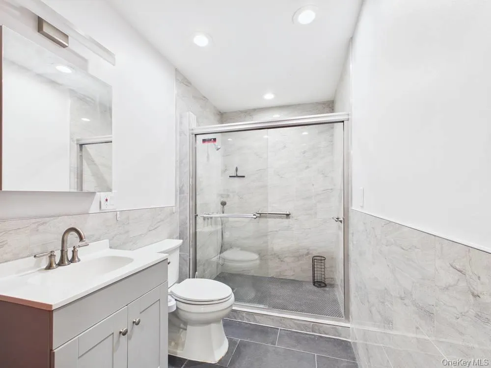 6618 75th Street, New York, NY, 3 Bedrooms Bedrooms, 5 Rooms Rooms,1 BathroomBathrooms,Residential Lease,For Rent,75th,0,986629 6618 75th Street, New York, NY, 3 Bedrooms Bedrooms, 5 Rooms Rooms,1 BathroomBathrooms,Residential Lease,For Rent,75th,0,986629