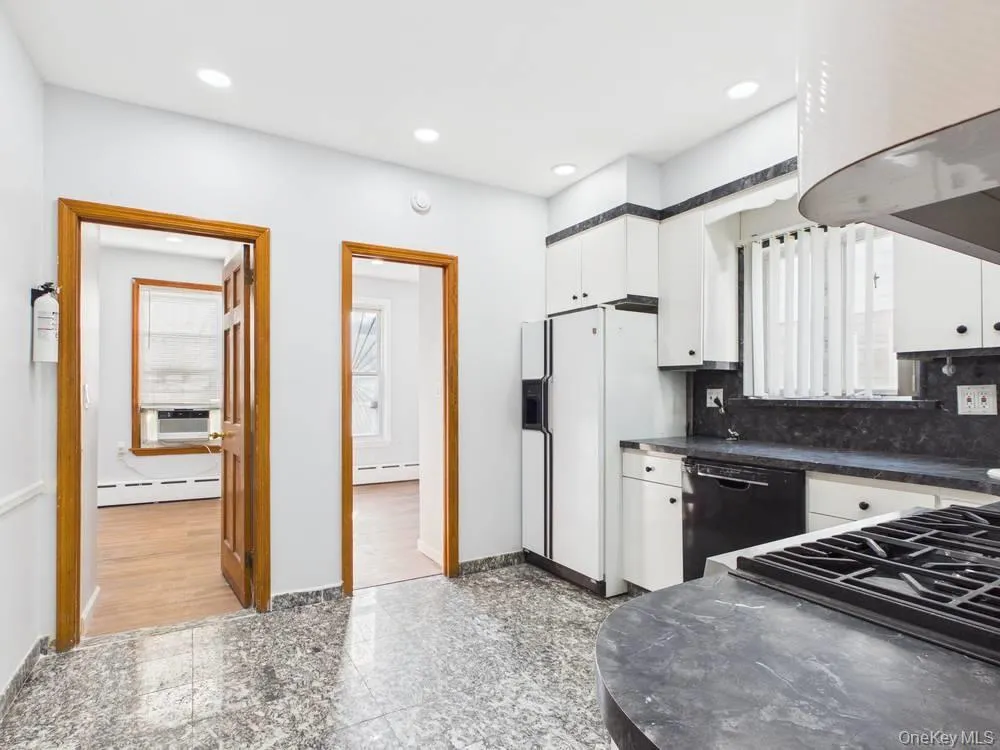 6618 75th Street, New York, NY, 3 Bedrooms Bedrooms, 5 Rooms Rooms,1 BathroomBathrooms,Residential Lease,For Rent,75th,0,986629 6618 75th Street, New York, NY, 3 Bedrooms Bedrooms, 5 Rooms Rooms,1 BathroomBathrooms,Residential Lease,For Rent,75th,0,986629