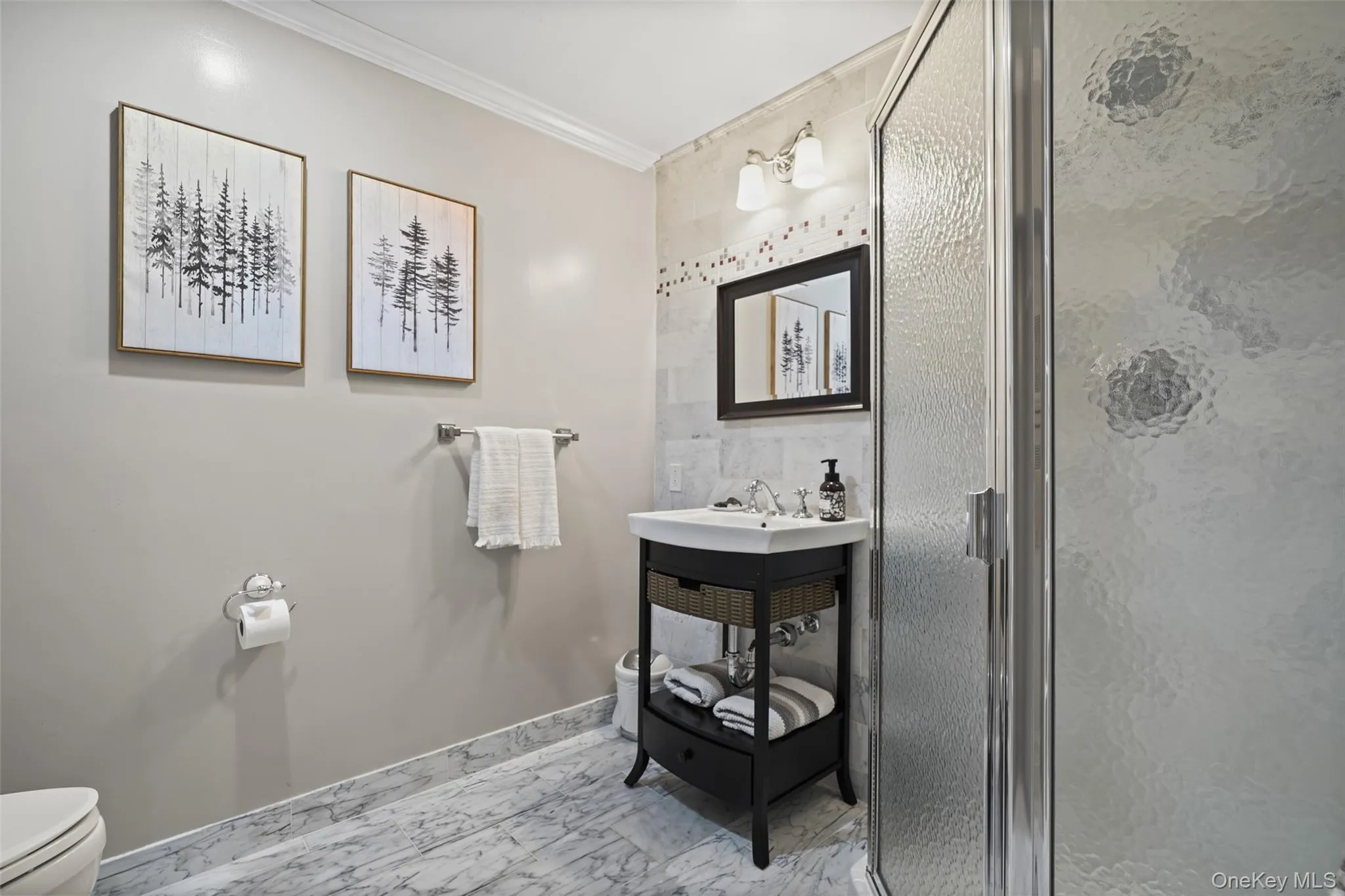 Lower level full bath. Lower level full bath.