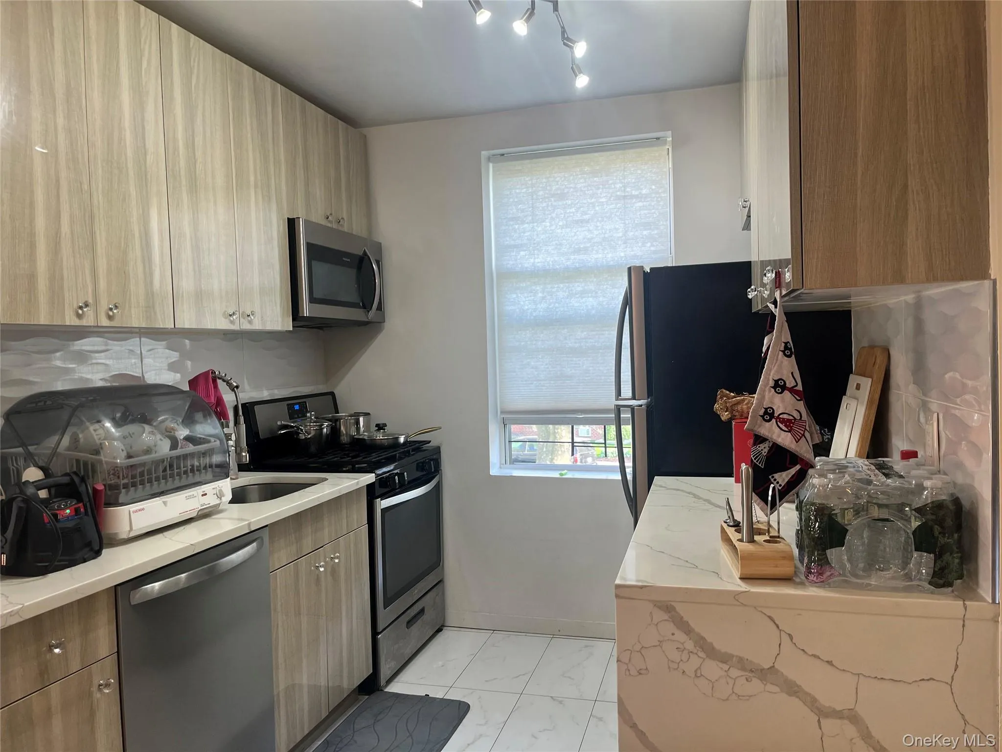 208-11 41 Avenue, New York, NY, 3 Bedrooms Bedrooms, 5 Rooms Rooms,1 BathroomBathrooms,Residential Lease,For Rent,41,0,986671 208-11 41 Avenue, New York, NY, 3 Bedrooms Bedrooms, 5 Rooms Rooms,1 BathroomBathrooms,Residential Lease,For Rent,41,0,986671