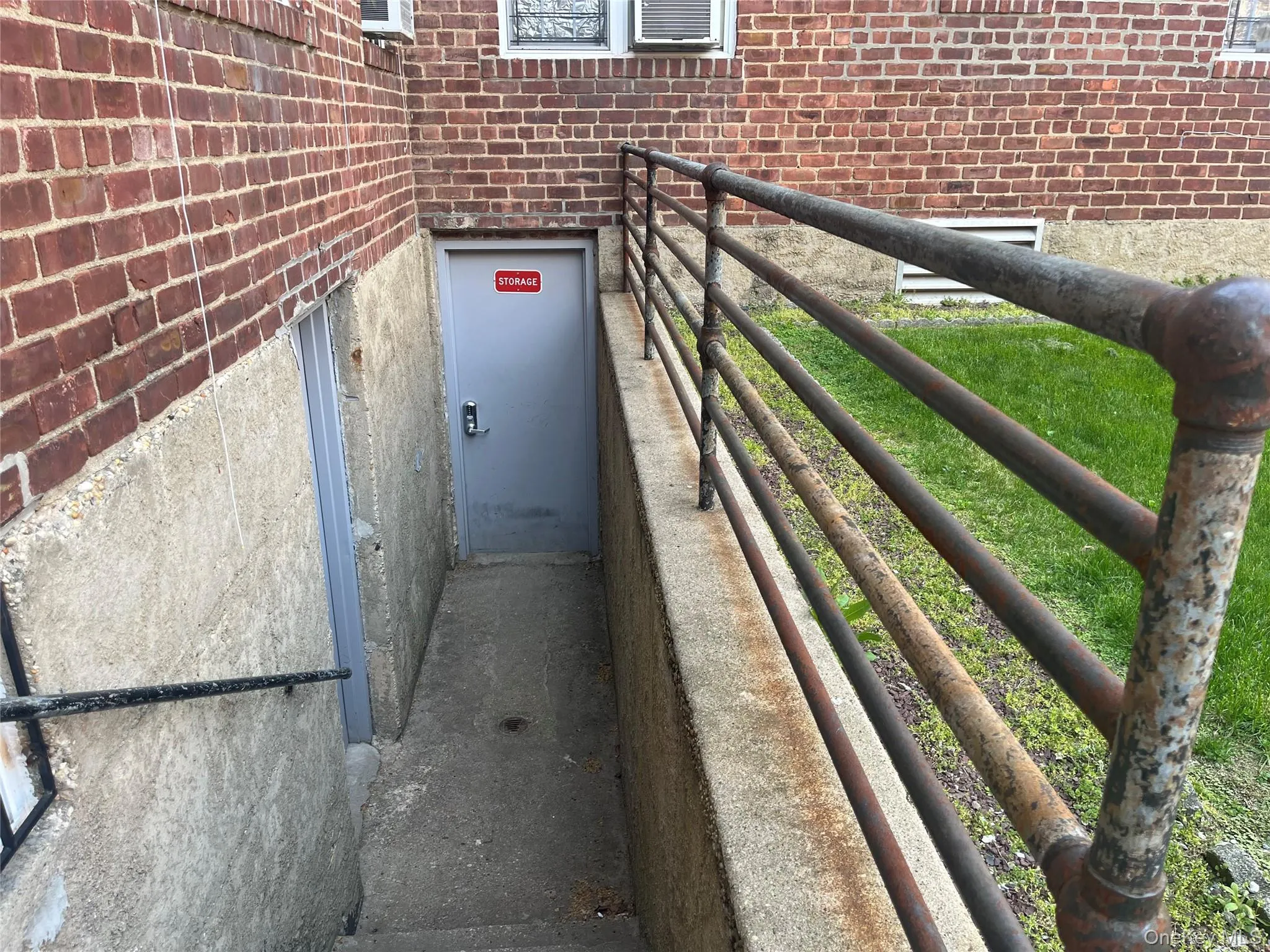 208-11 41 Avenue, New York, NY, 3 Bedrooms Bedrooms, 5 Rooms Rooms,1 BathroomBathrooms,Residential Lease,For Rent,41,0,986671 208-11 41 Avenue, New York, NY, 3 Bedrooms Bedrooms, 5 Rooms Rooms,1 BathroomBathrooms,Residential Lease,For Rent,41,0,986671