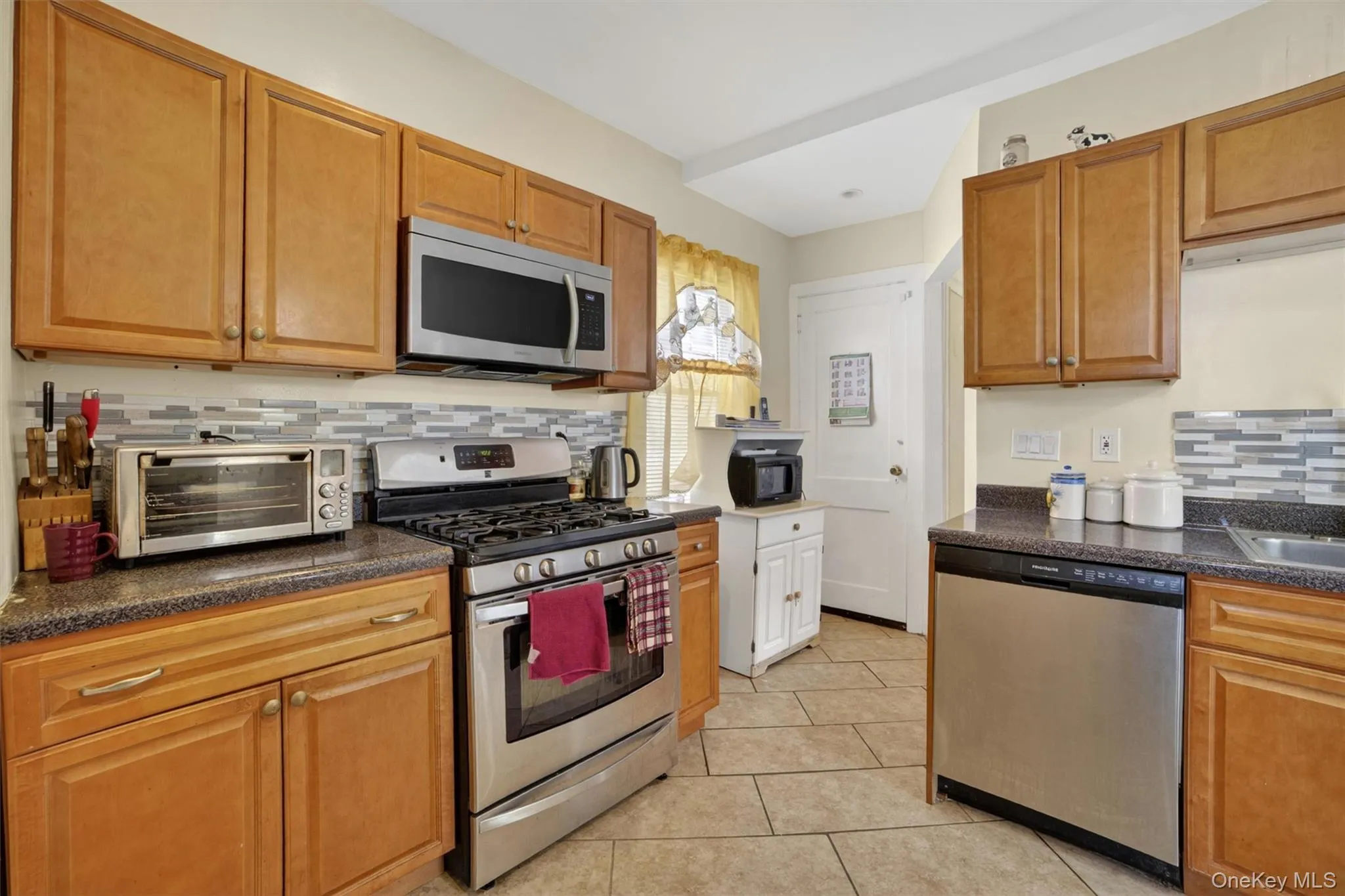 153 Hillside Avenue, Mount Vernon, NY, 3 Bedrooms Bedrooms, 6 Rooms Rooms,2 BathroomsBathrooms,Residential,For Rent,Hillside,0,986682 153 Hillside Avenue, Mount Vernon, NY, 3 Bedrooms Bedrooms, 6 Rooms Rooms,2 BathroomsBathrooms,Residential,For Rent,Hillside,0,986682