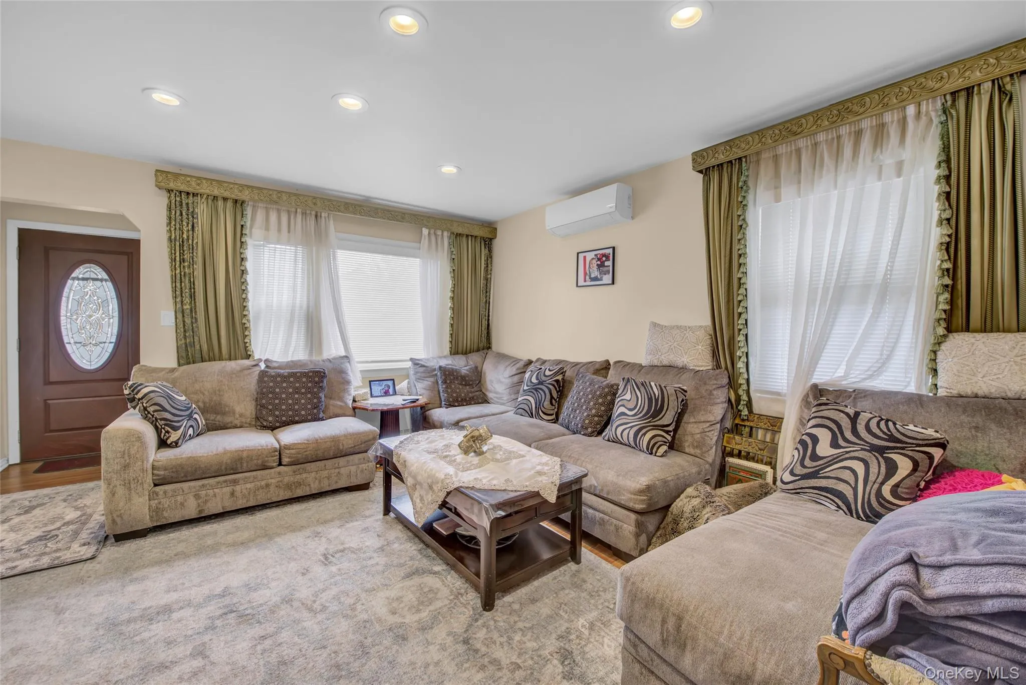 1312 Park Avenue, North Hempstead, NY, 4 Bedrooms Bedrooms, 7 Rooms Rooms,1 BathroomBathrooms,Residential,For Rent,Park,0,KEY986686 1312 Park Avenue, North Hempstead, NY, 4 Bedrooms Bedrooms, 7 Rooms Rooms,1 BathroomBathrooms,Residential,For Rent,Park,0,KEY986686