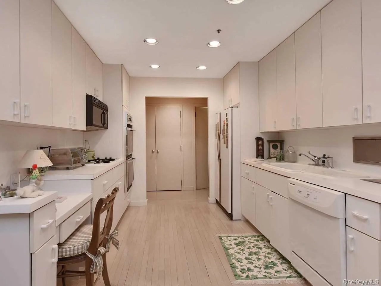 123 Middle Neck Road, North Hempstead, NY, 2 Bedrooms Bedrooms, 5 Rooms Rooms,2 BathroomsBathrooms,Residential Lease,For Rent,Middle Neck,0,986687 123 Middle Neck Road, North Hempstead, NY, 2 Bedrooms Bedrooms, 5 Rooms Rooms,2 BathroomsBathrooms,Residential Lease,For Rent,Middle Neck,0,986687