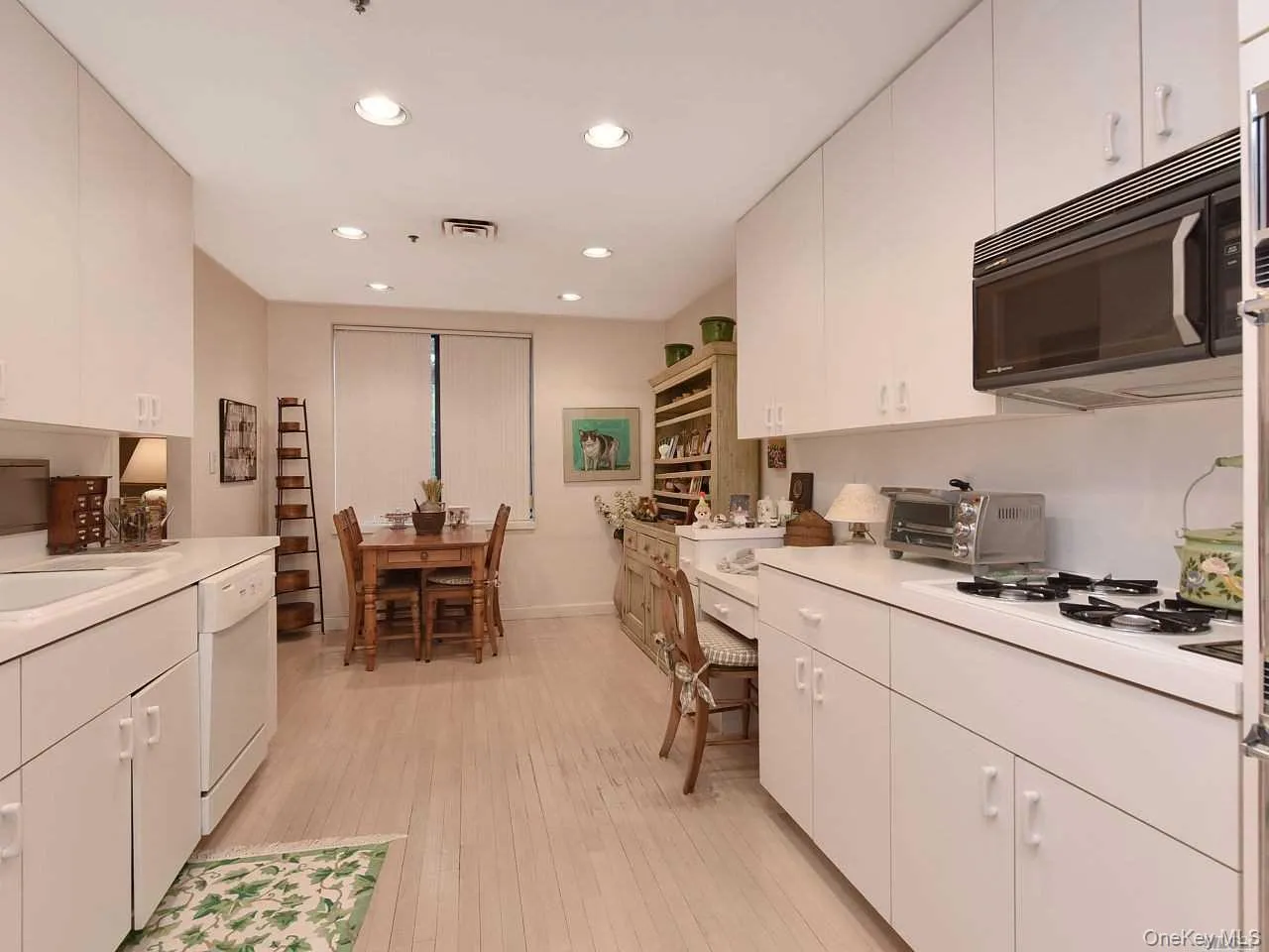 123 Middle Neck Road, North Hempstead, NY, 2 Bedrooms Bedrooms, 5 Rooms Rooms,2 BathroomsBathrooms,Residential Lease,For Rent,Middle Neck,0,986687 123 Middle Neck Road, North Hempstead, NY, 2 Bedrooms Bedrooms, 5 Rooms Rooms,2 BathroomsBathrooms,Residential Lease,For Rent,Middle Neck,0,986687