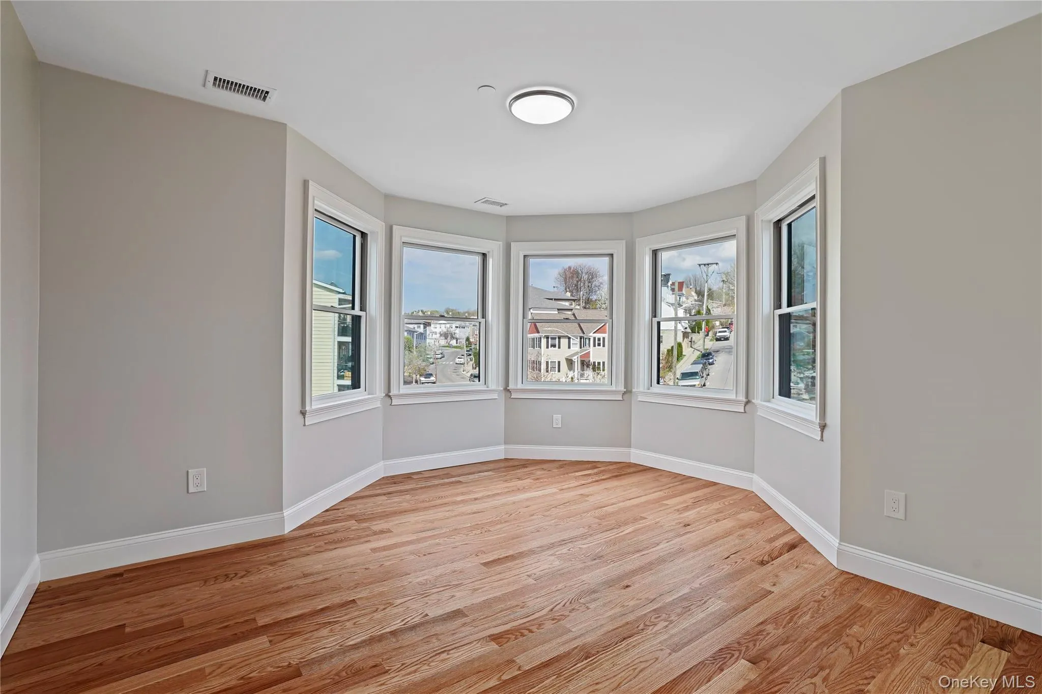 Beautiful and spacious bedroom with bay windows. Beautiful and spacious bedroom with bay windows.