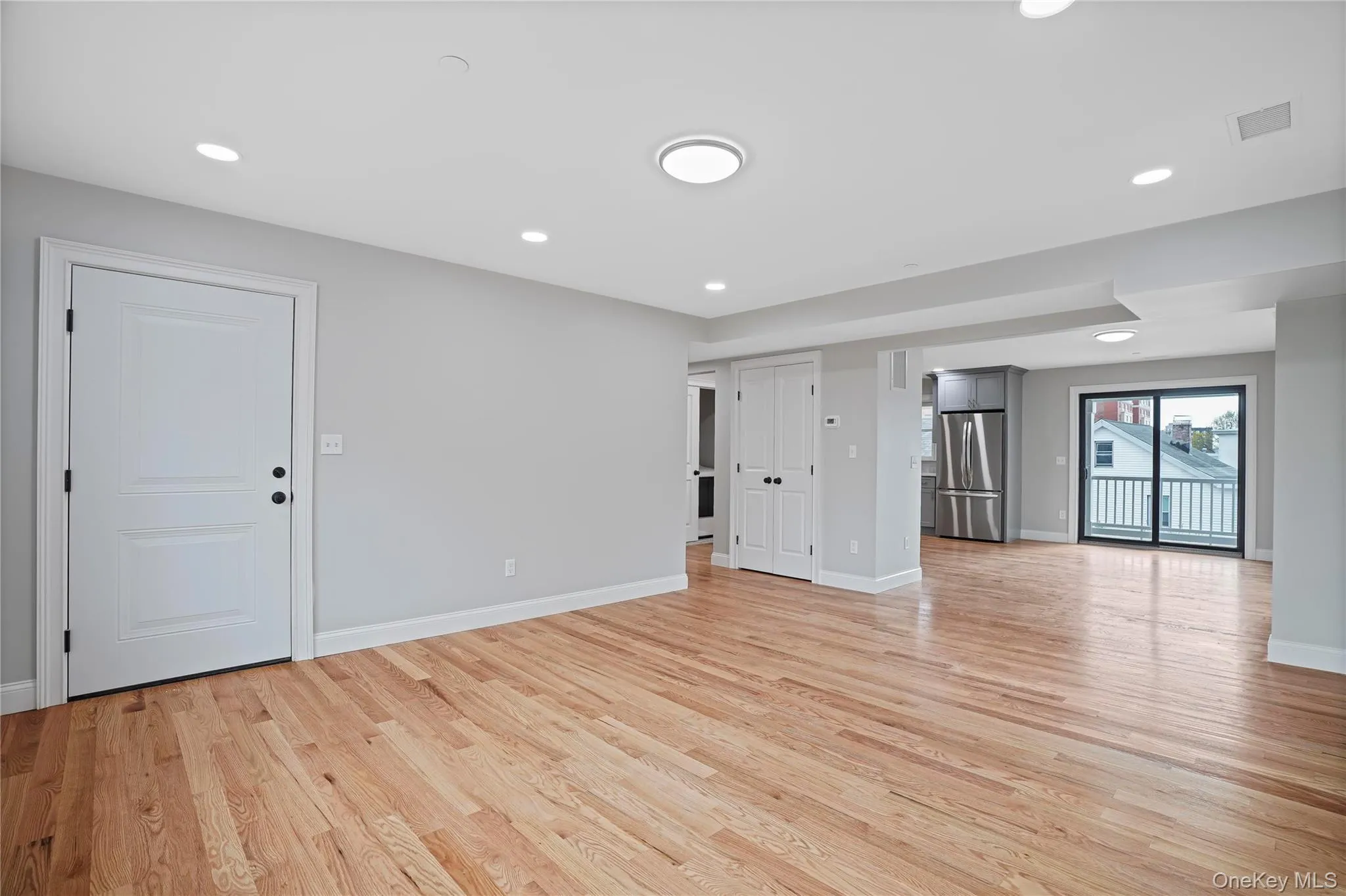 Large open entry into living room. Large open entry into living room.