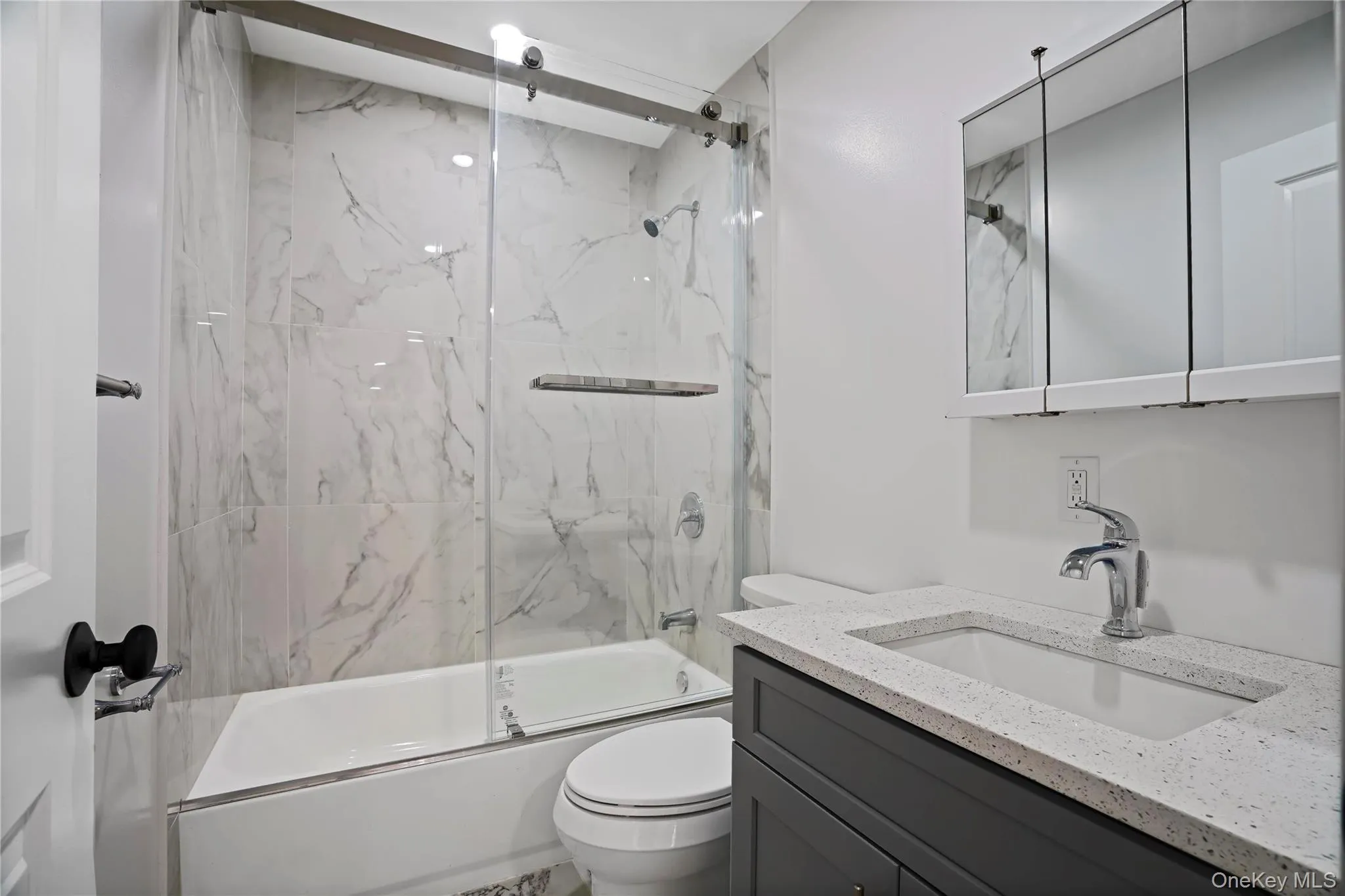 Full hall bathroom. Full hall bathroom.