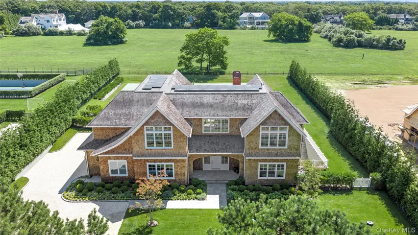 450 Seven Ponds Towd Road, Southampton, New York 11976