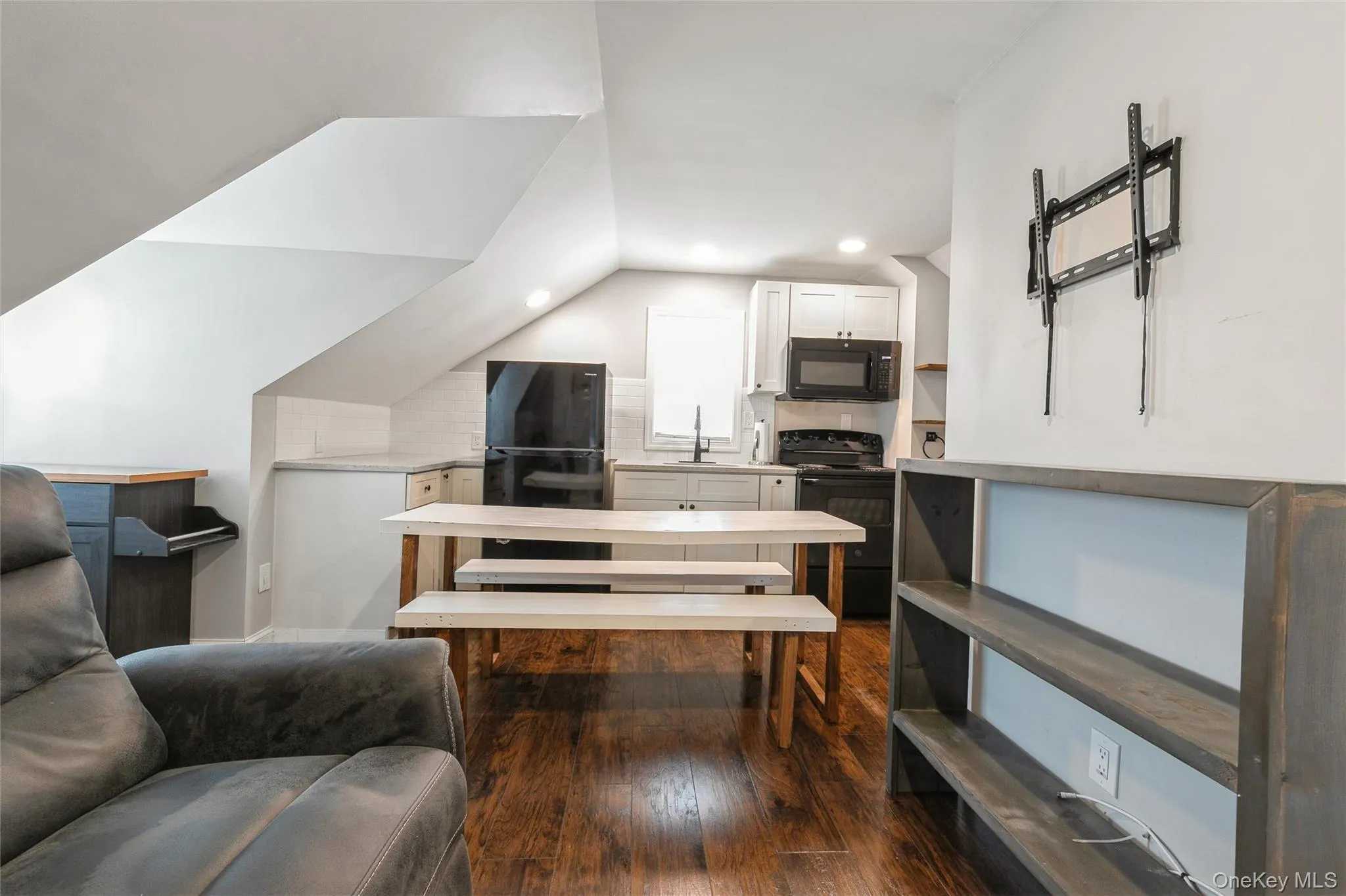 39 Bay Shore Avenue, Islip, NY, 1 Bedroom Bedrooms, 4 Rooms Rooms,1 BathroomBathrooms,Residential Lease,For Rent,Bay Shore,0,986796 39 Bay Shore Avenue, Islip, NY, 1 Bedroom Bedrooms, 4 Rooms Rooms,1 BathroomBathrooms,Residential Lease,For Rent,Bay Shore,0,986796