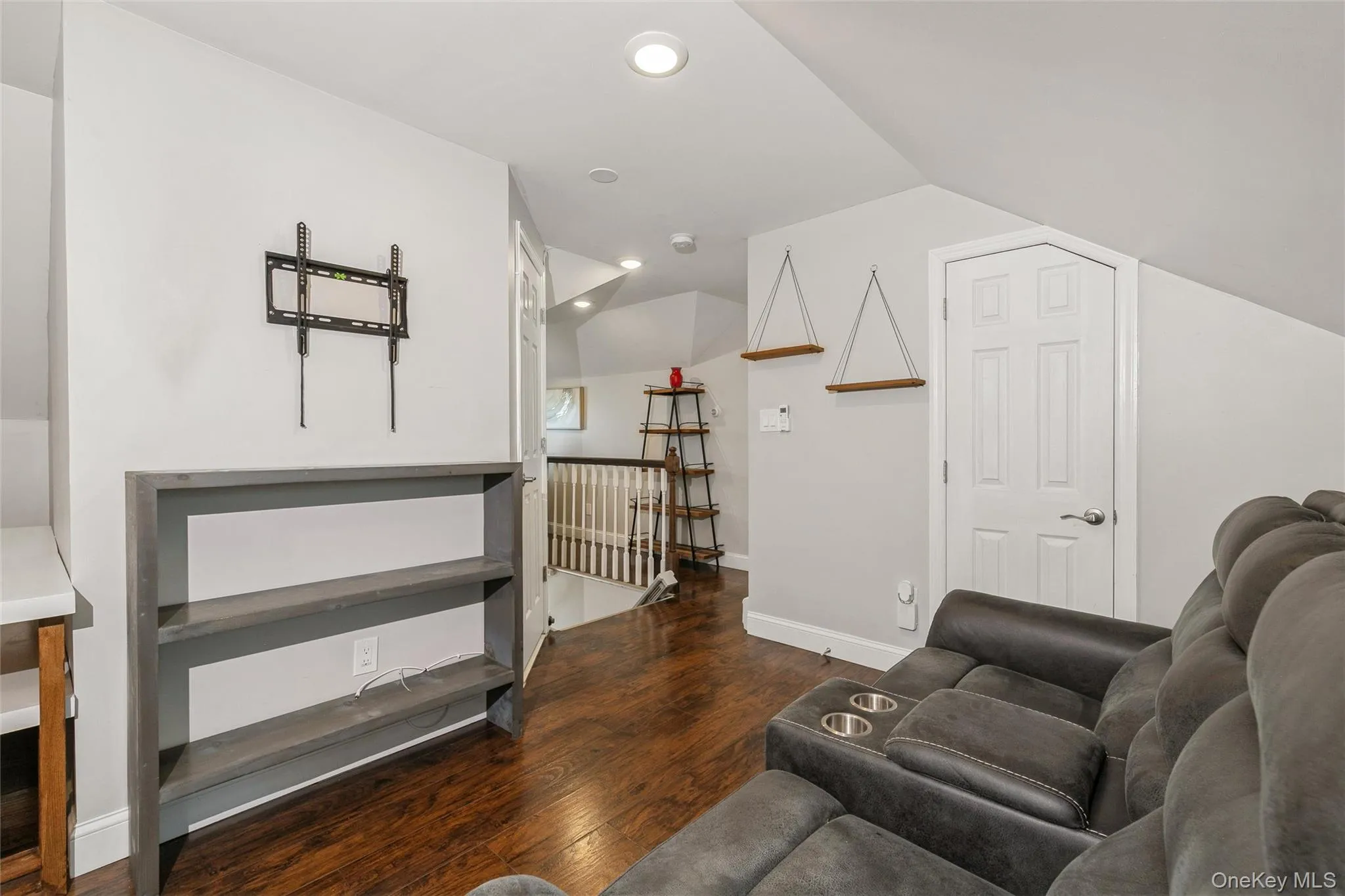 39 Bay Shore Avenue, Islip, NY, 1 Bedroom Bedrooms, 4 Rooms Rooms,1 BathroomBathrooms,Residential Lease,For Rent,Bay Shore,0,986796 39 Bay Shore Avenue, Islip, NY, 1 Bedroom Bedrooms, 4 Rooms Rooms,1 BathroomBathrooms,Residential Lease,For Rent,Bay Shore,0,986796