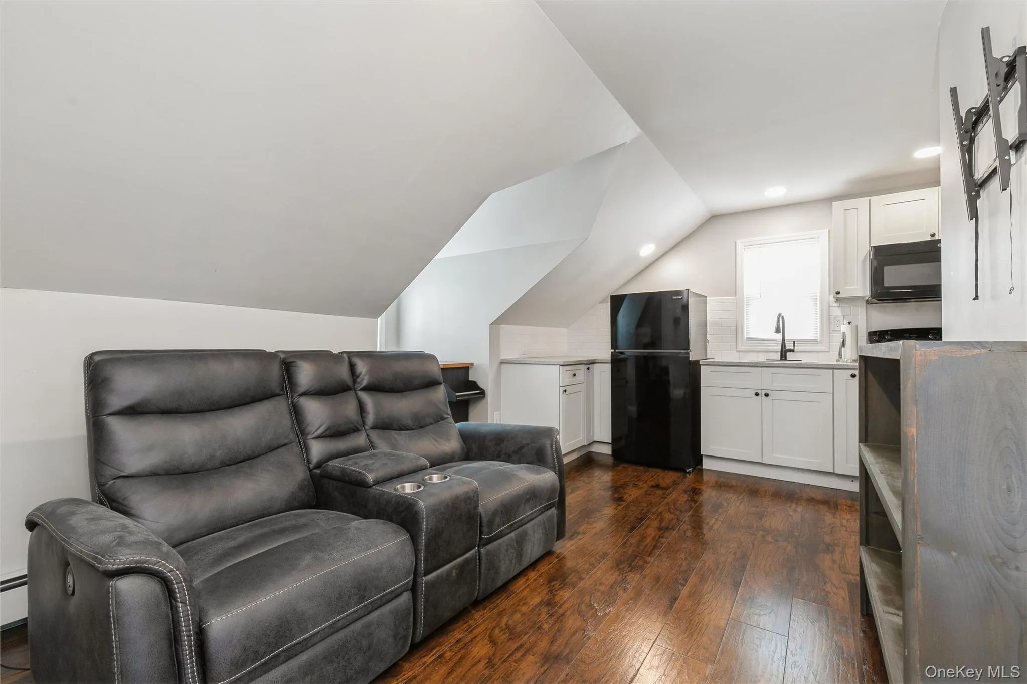 39 Bay Shore Avenue, Islip, NY, 1 Bedroom Bedrooms, 4 Rooms Rooms,1 BathroomBathrooms,Residential Lease,For Rent,Bay Shore,0,986796 39 Bay Shore Avenue, Islip, NY, 1 Bedroom Bedrooms, 4 Rooms Rooms,1 BathroomBathrooms,Residential Lease,For Rent,Bay Shore,0,986796