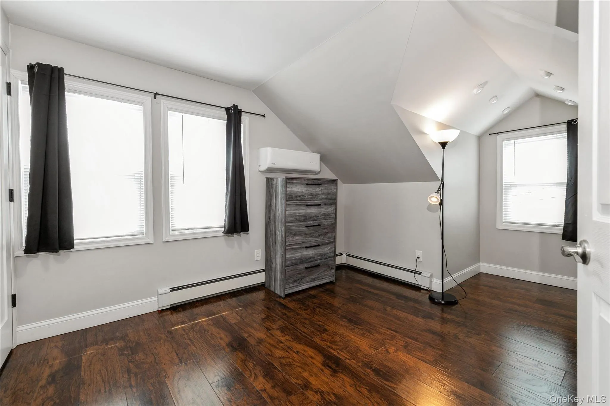 39 Bay Shore Avenue, Islip, NY, 1 Bedroom Bedrooms, 4 Rooms Rooms,1 BathroomBathrooms,Residential Lease,For Rent,Bay Shore,0,986796 39 Bay Shore Avenue, Islip, NY, 1 Bedroom Bedrooms, 4 Rooms Rooms,1 BathroomBathrooms,Residential Lease,For Rent,Bay Shore,0,986796