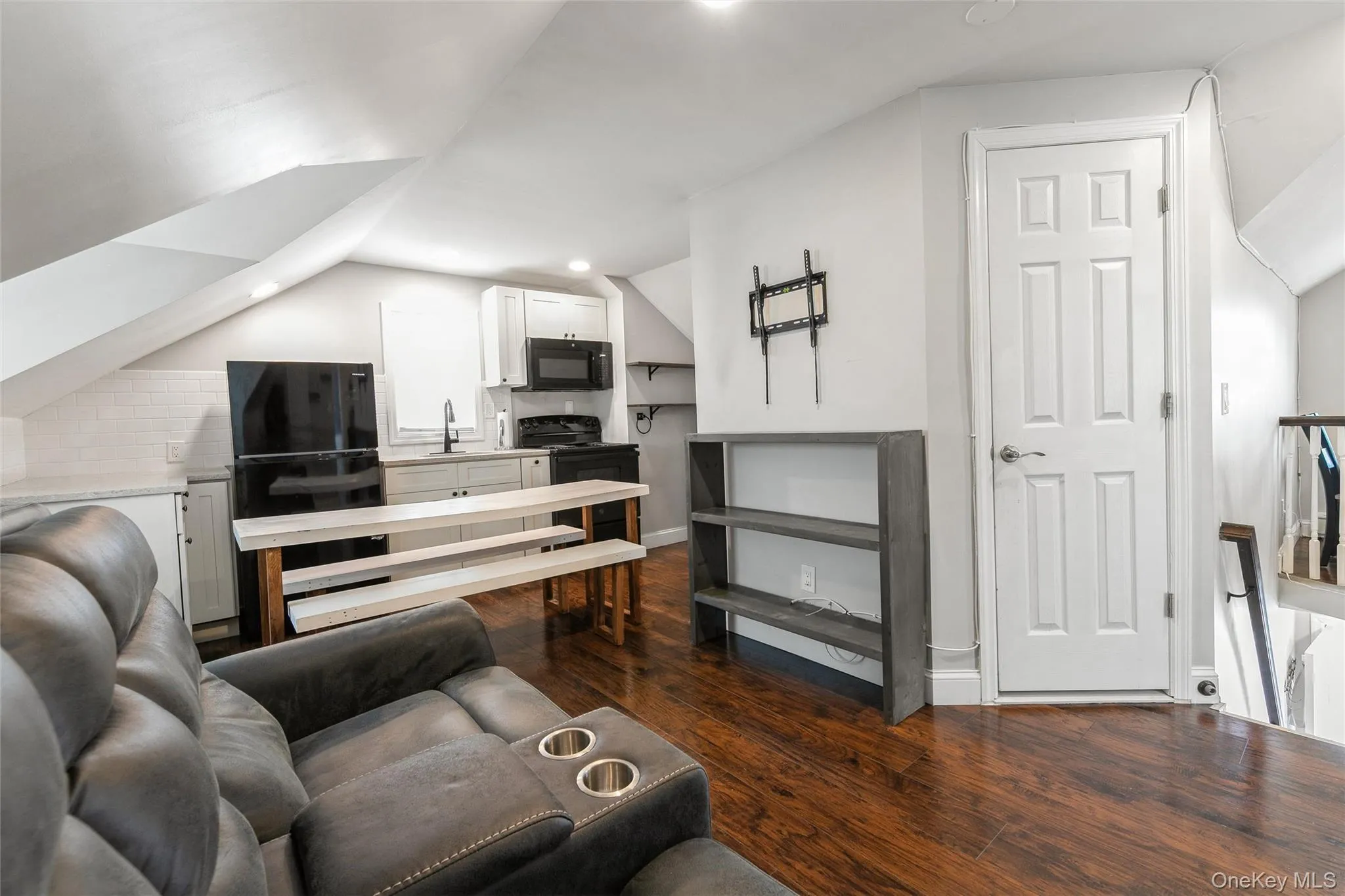 39 Bay Shore Avenue, Islip, NY, 1 Bedroom Bedrooms, 4 Rooms Rooms,1 BathroomBathrooms,Residential Lease,For Rent,Bay Shore,0,986796 39 Bay Shore Avenue, Islip, NY, 1 Bedroom Bedrooms, 4 Rooms Rooms,1 BathroomBathrooms,Residential Lease,For Rent,Bay Shore,0,986796