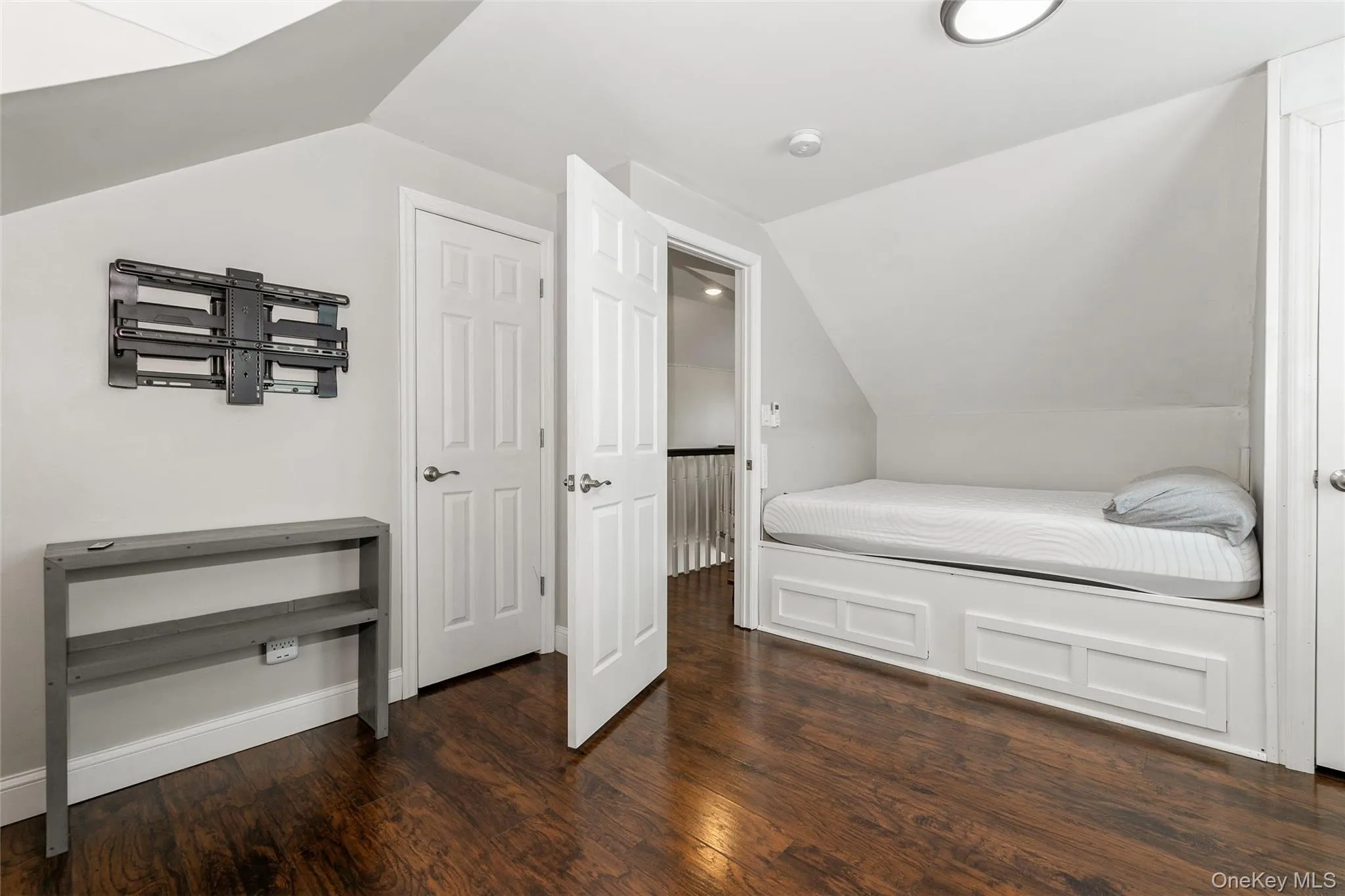 39 Bay Shore Avenue, Islip, NY, 1 Bedroom Bedrooms, 4 Rooms Rooms,1 BathroomBathrooms,Residential Lease,For Rent,Bay Shore,0,986796 39 Bay Shore Avenue, Islip, NY, 1 Bedroom Bedrooms, 4 Rooms Rooms,1 BathroomBathrooms,Residential Lease,For Rent,Bay Shore,0,986796