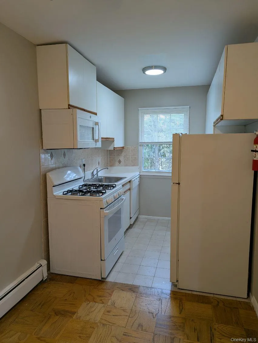 1 Hemlock Drive, Islip, NY, 2 Bedrooms Bedrooms, 5 Rooms Rooms,1 BathroomBathrooms,Residential Lease,For Rent,Hemlock,0,986806 1 Hemlock Drive, Islip, NY, 2 Bedrooms Bedrooms, 5 Rooms Rooms,1 BathroomBathrooms,Residential Lease,For Rent,Hemlock,0,986806