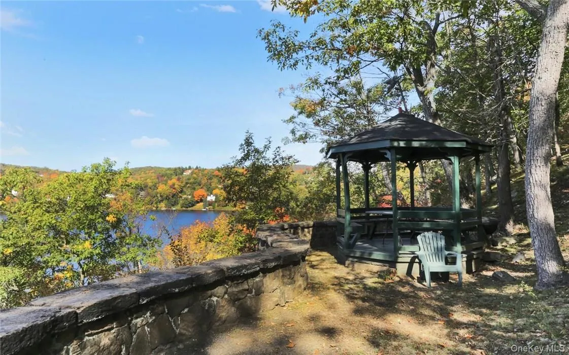 Private gazebo perfect for cocktails or a picnic overlooking Tuxedo Lake Private gazebo perfect for cocktails or a picnic overlooking Tuxedo Lake