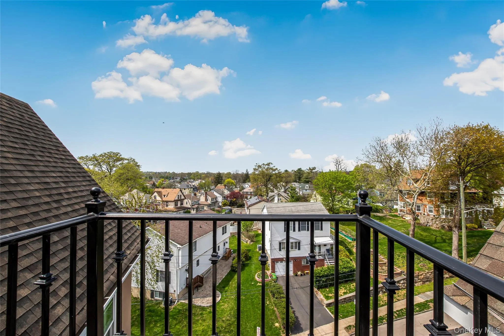 Top floor balcony facing Northwest Top floor balcony facing Northwest