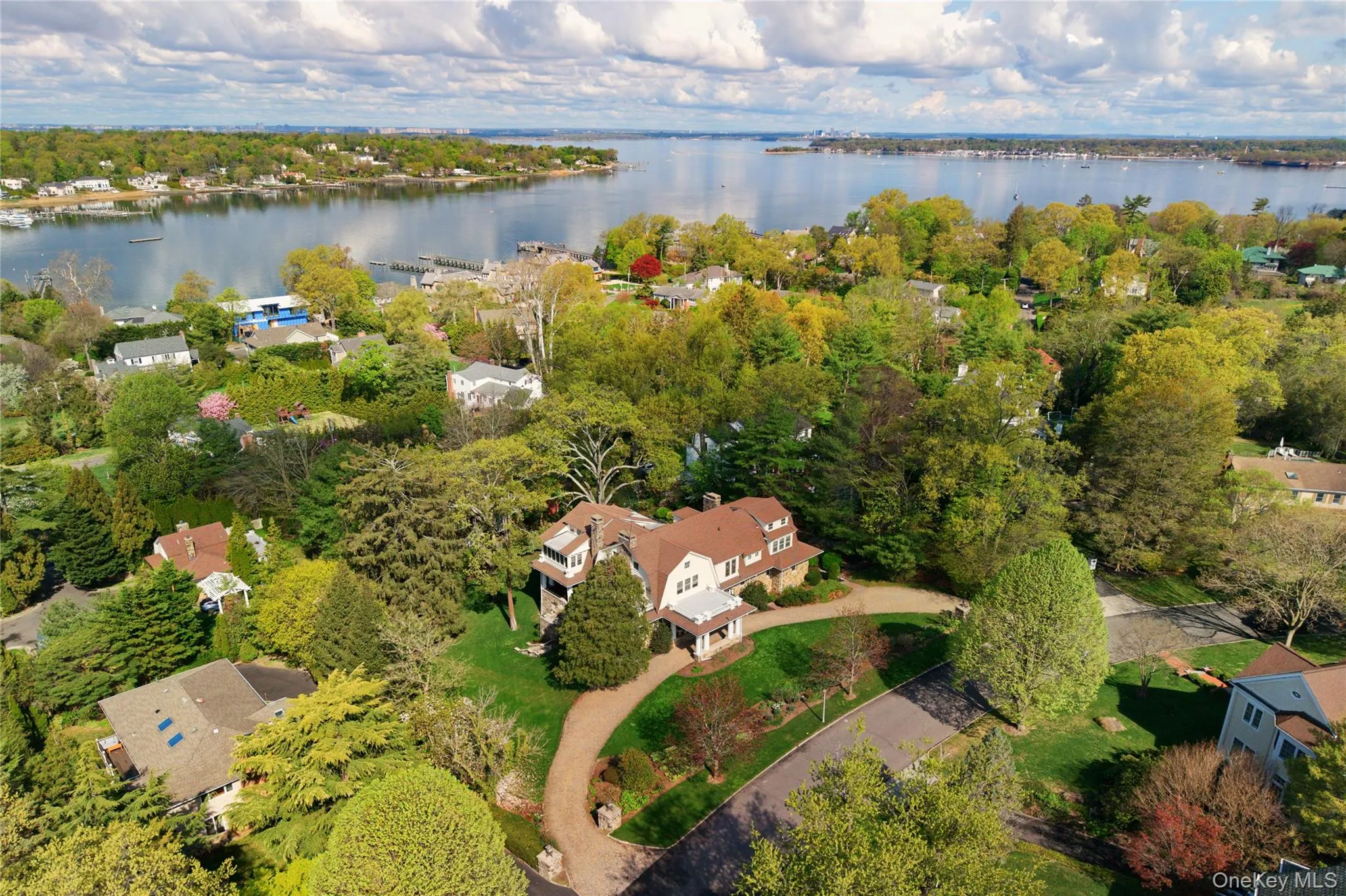25 West Drive, North Hempstead, NY, 7 Bedrooms Bedrooms, 19 Rooms Rooms,4 BathroomsBathrooms,Residential,For Rent,West,0,986838 25 West Drive, North Hempstead, NY, 7 Bedrooms Bedrooms, 19 Rooms Rooms,4 BathroomsBathrooms,Residential,For Rent,West,0,986838