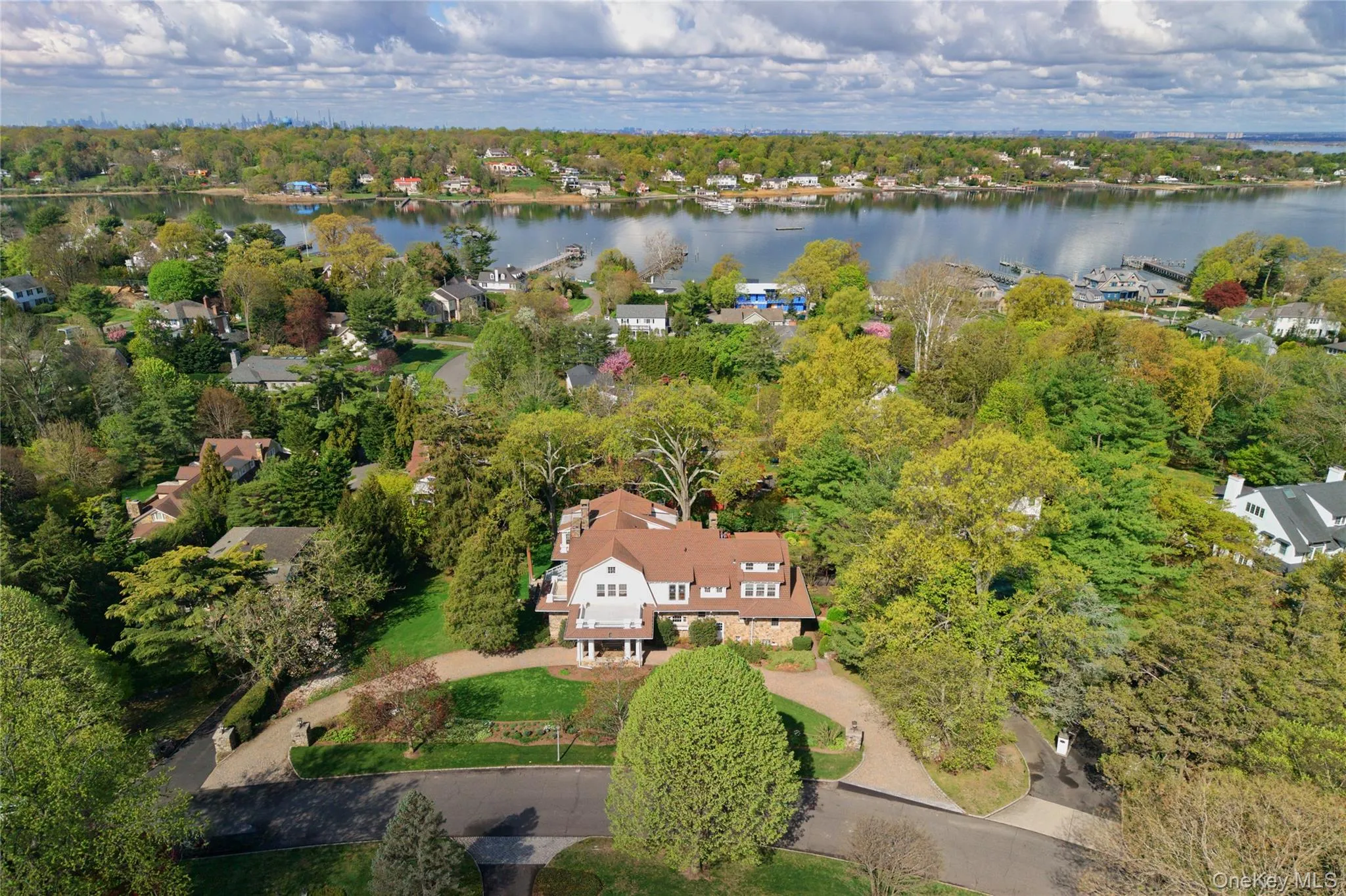 25 West Drive, North Hempstead, NY, 7 Bedrooms Bedrooms, 19 Rooms Rooms,4 BathroomsBathrooms,Residential,For Rent,West,0,986838 25 West Drive, North Hempstead, NY, 7 Bedrooms Bedrooms, 19 Rooms Rooms,4 BathroomsBathrooms,Residential,For Rent,West,0,986838