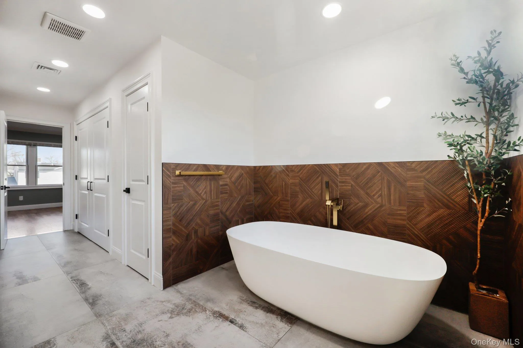 129 Tardy Lane, Hempstead, NY, 5 Bedrooms Bedrooms, 9 Rooms Rooms,4 BathroomsBathrooms,Residential,For Rent,Tardy,0,986857 129 Tardy Lane, Hempstead, NY, 5 Bedrooms Bedrooms, 9 Rooms Rooms,4 BathroomsBathrooms,Residential,For Rent,Tardy,0,986857