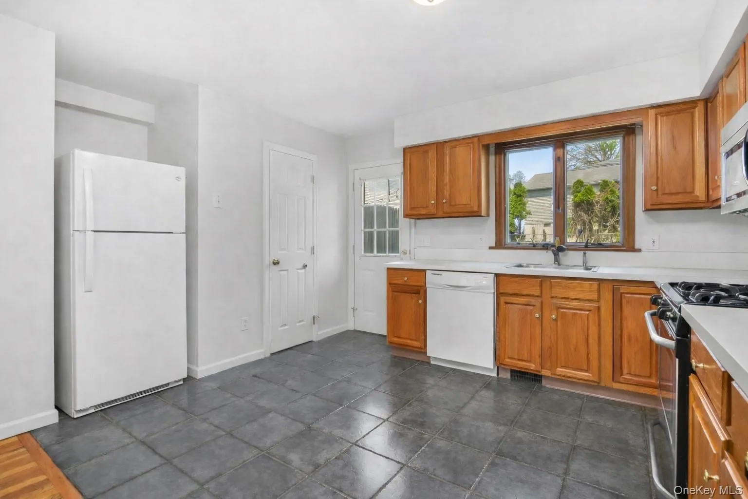 21 Division Street, Greenwich, CT, 4 Bedrooms Bedrooms, 14 Rooms Rooms,2 BathroomsBathrooms,Residential,For Rent,Division,0,986862 21 Division Street, Greenwich, CT, 4 Bedrooms Bedrooms, 14 Rooms Rooms,2 BathroomsBathrooms,Residential,For Rent,Division,0,986862